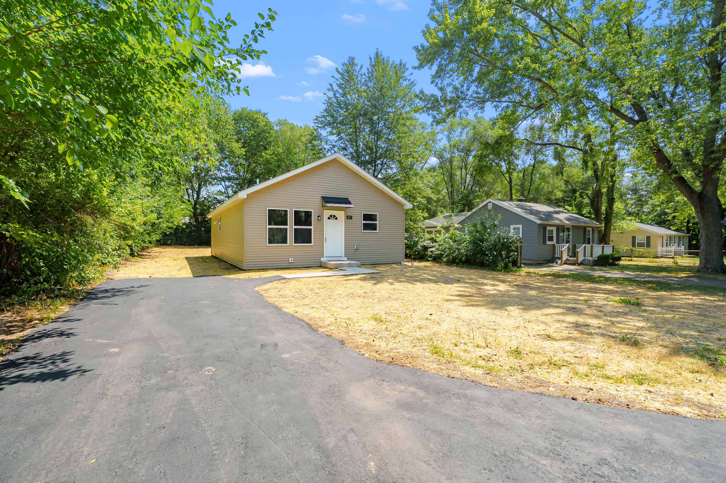 657 Azuba Avenue Kalamazoo MI 49048