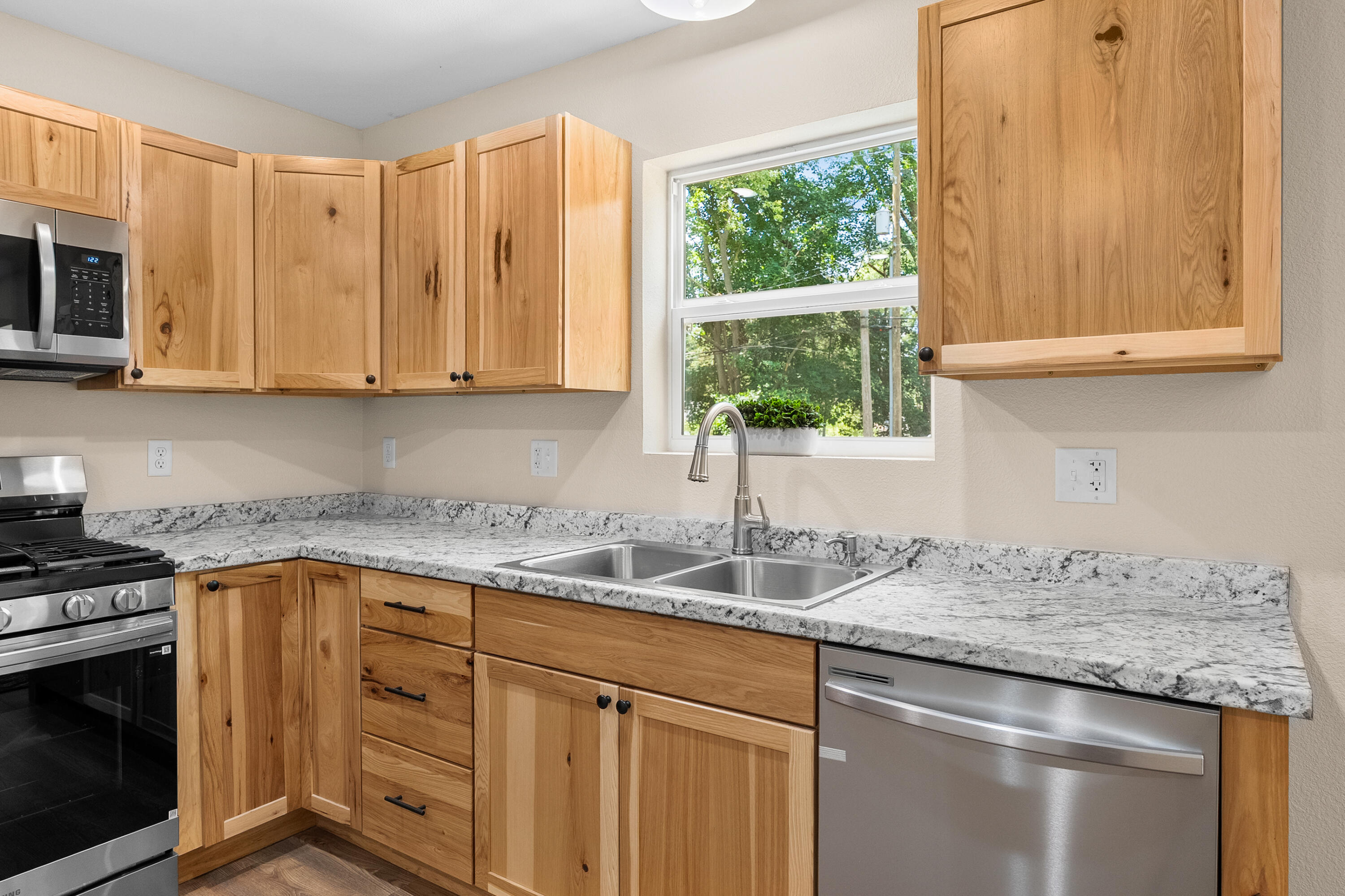 657 Azuba Avenue Kalamazoo MI 49048