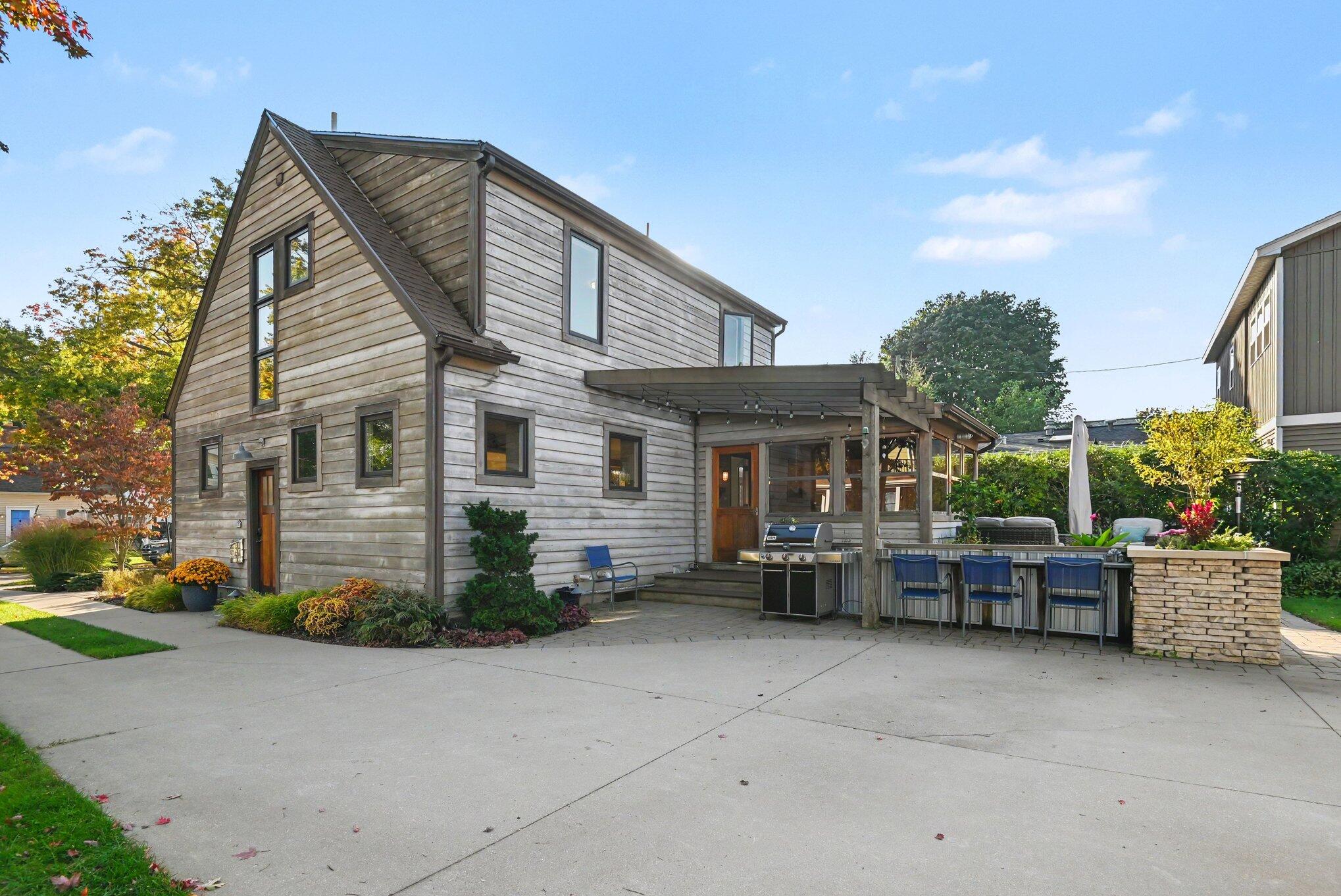 81 Clinton Street South Haven MI 49090
