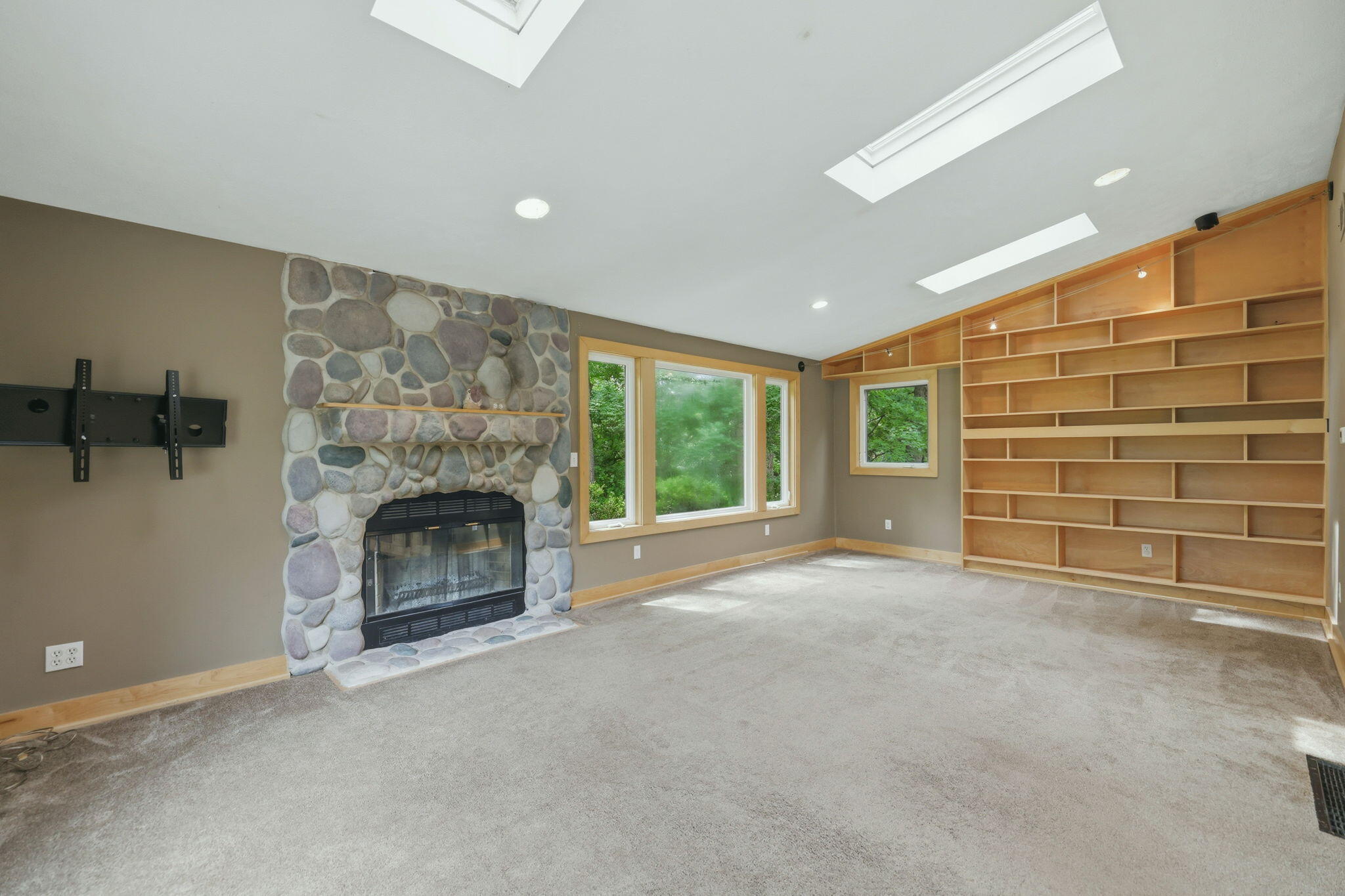 1372 Cramton Avenue NE Ada MI 49301