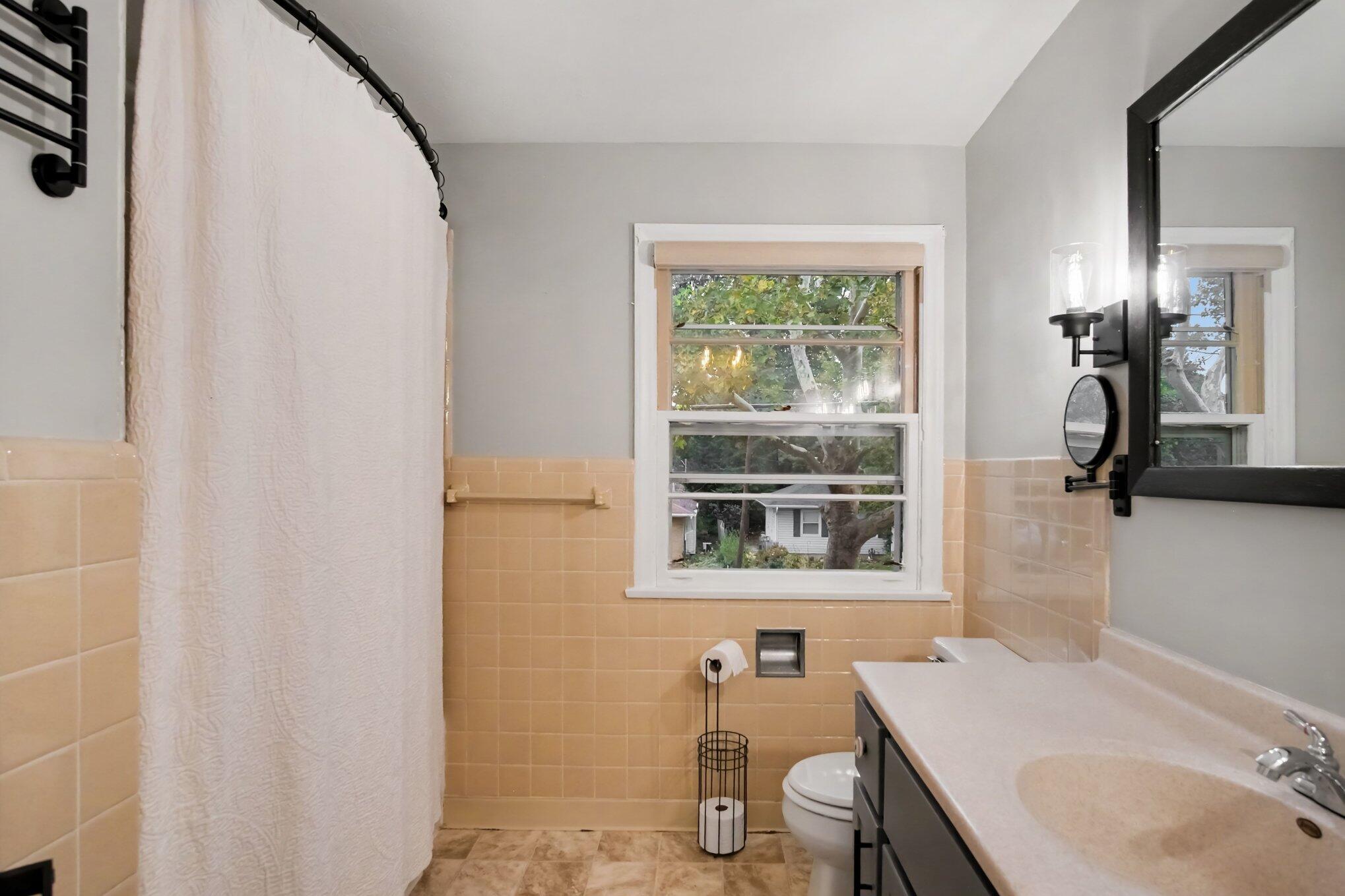 1808 NE Diamond Avenue NE Grand Rapids MI 49505