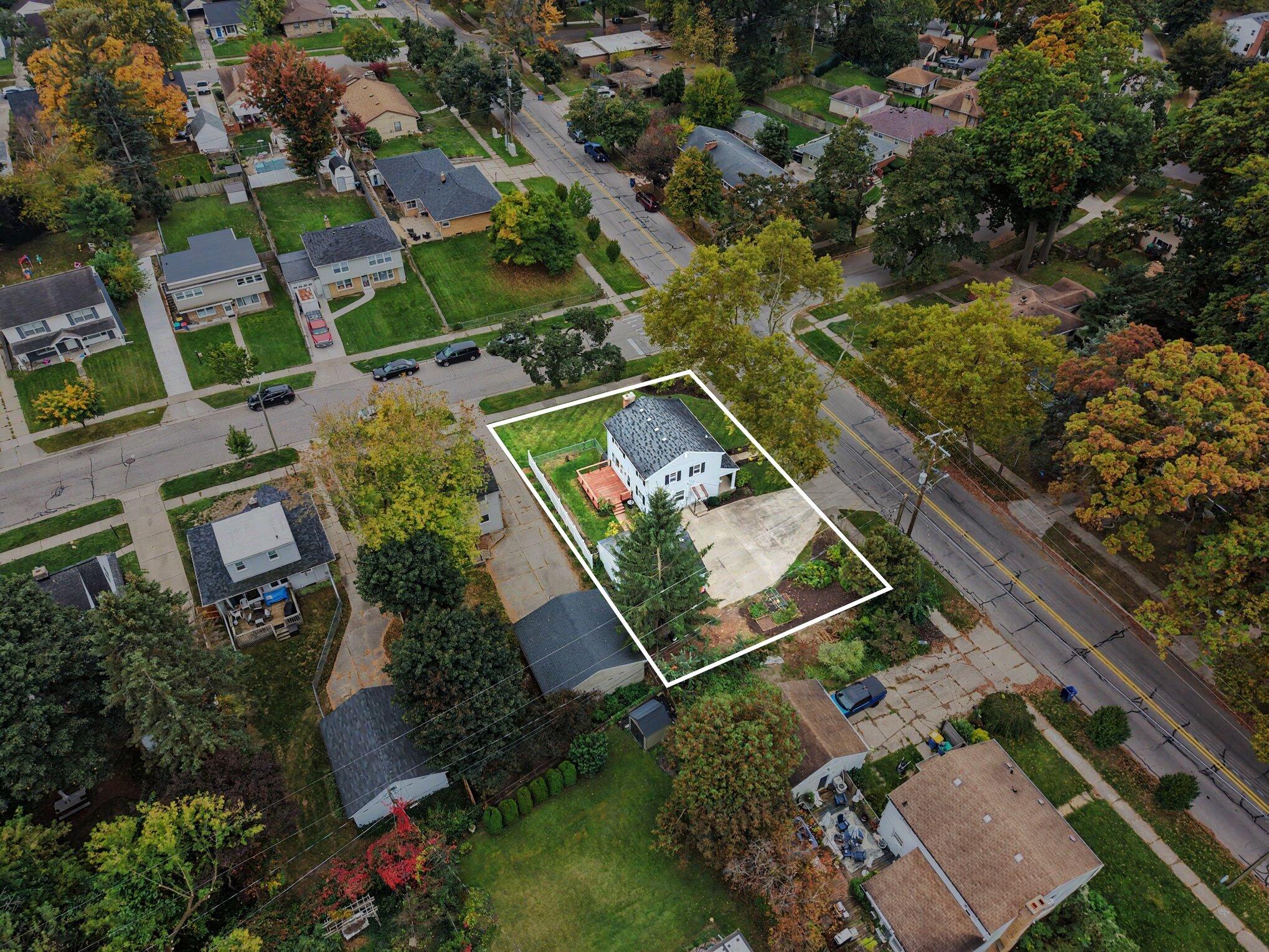 1808 NE Diamond Avenue NE Grand Rapids MI 49505