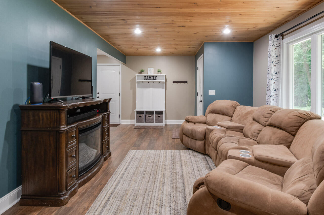 5881 E Hj Avenue Kalamazoo MI 49048