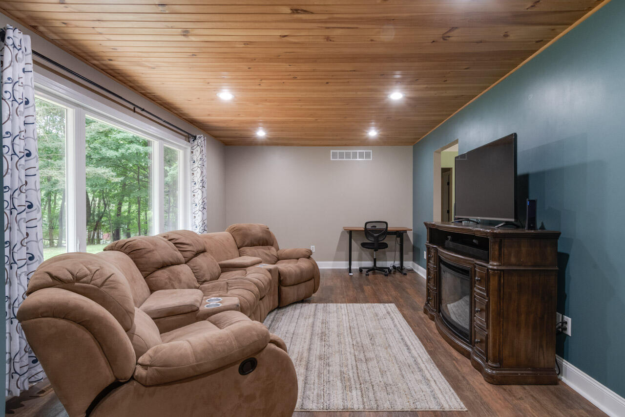 5881 E Hj Avenue Kalamazoo MI 49048