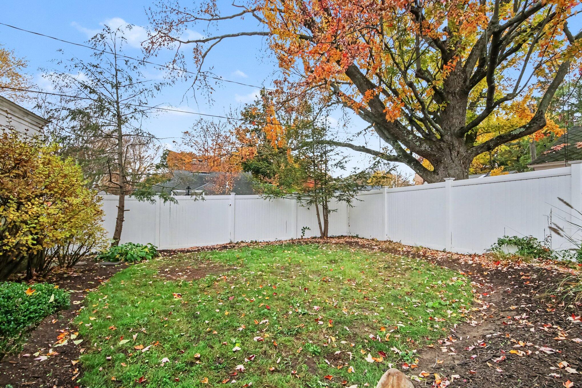 1059 Lake Grove Avenue SE East Grand Rapids MI 49506