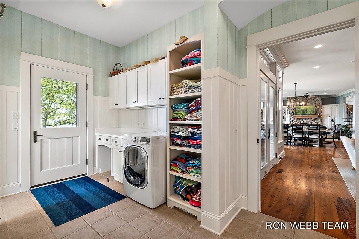 3501 N Lakeshore Drive Holland MI 49424