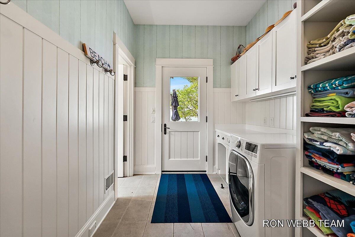 3501 N Lakeshore Drive Holland MI 49424