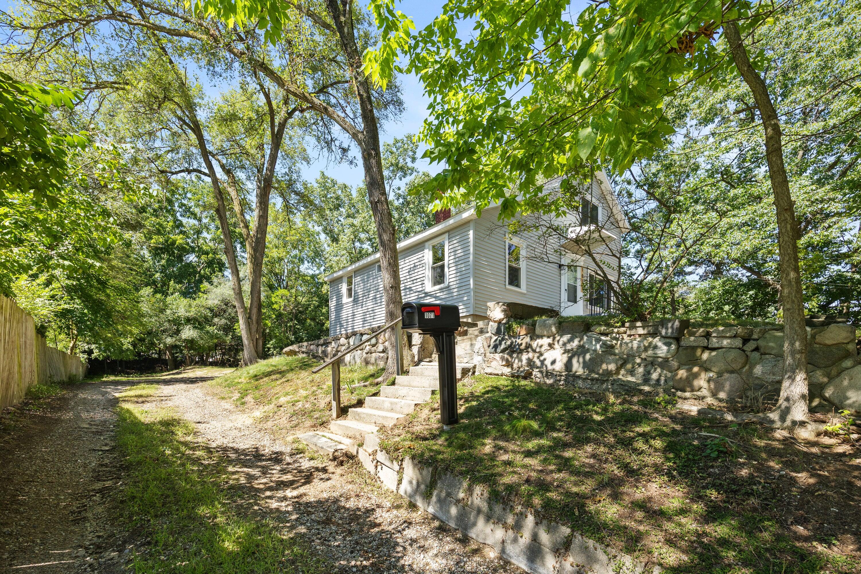 1071 Bristol Avenue NW Grand Rapids MI 49504