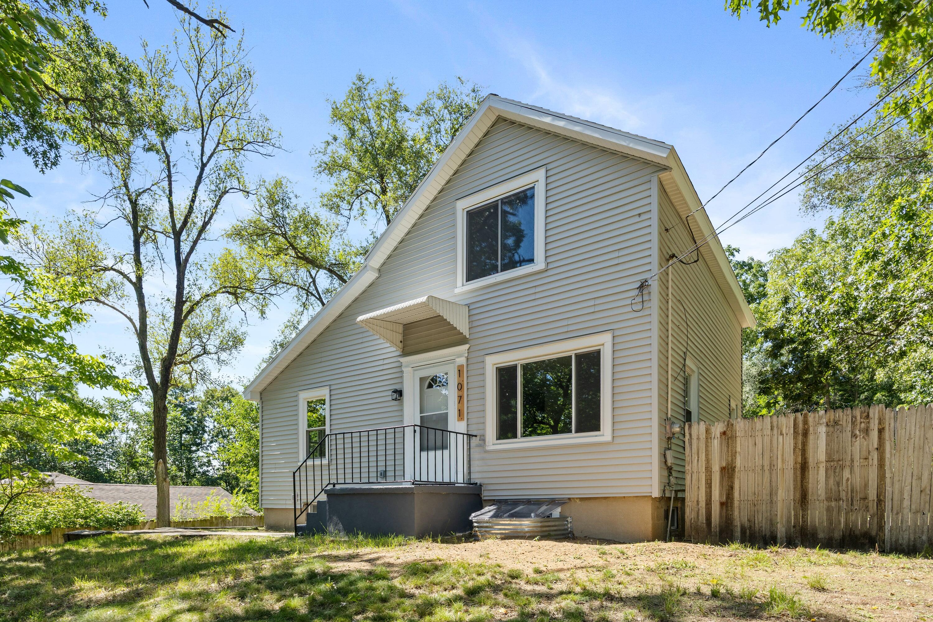 1071 Bristol Avenue NW Grand Rapids MI 49504