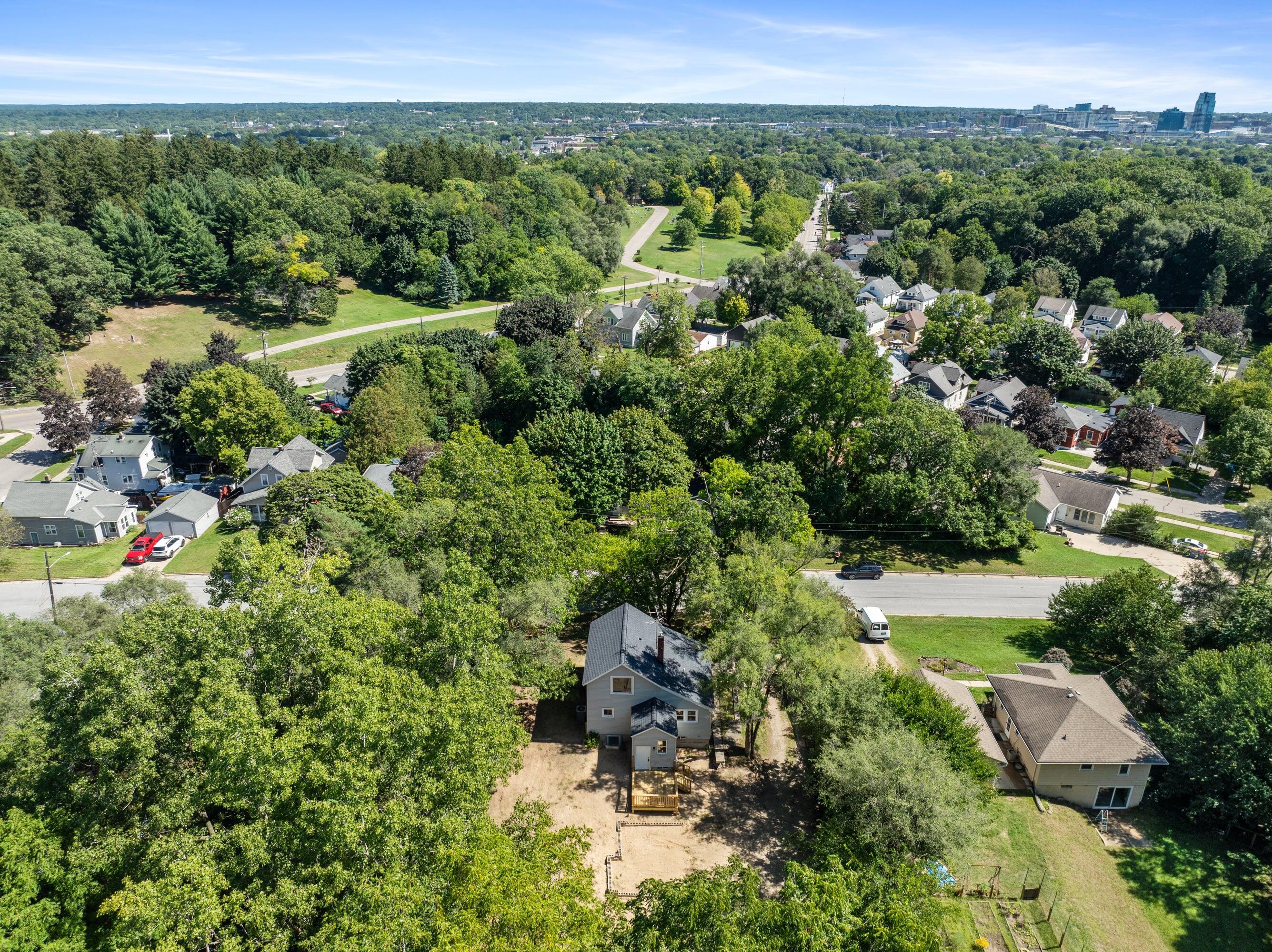 1071 Bristol Avenue NW Grand Rapids MI 49504