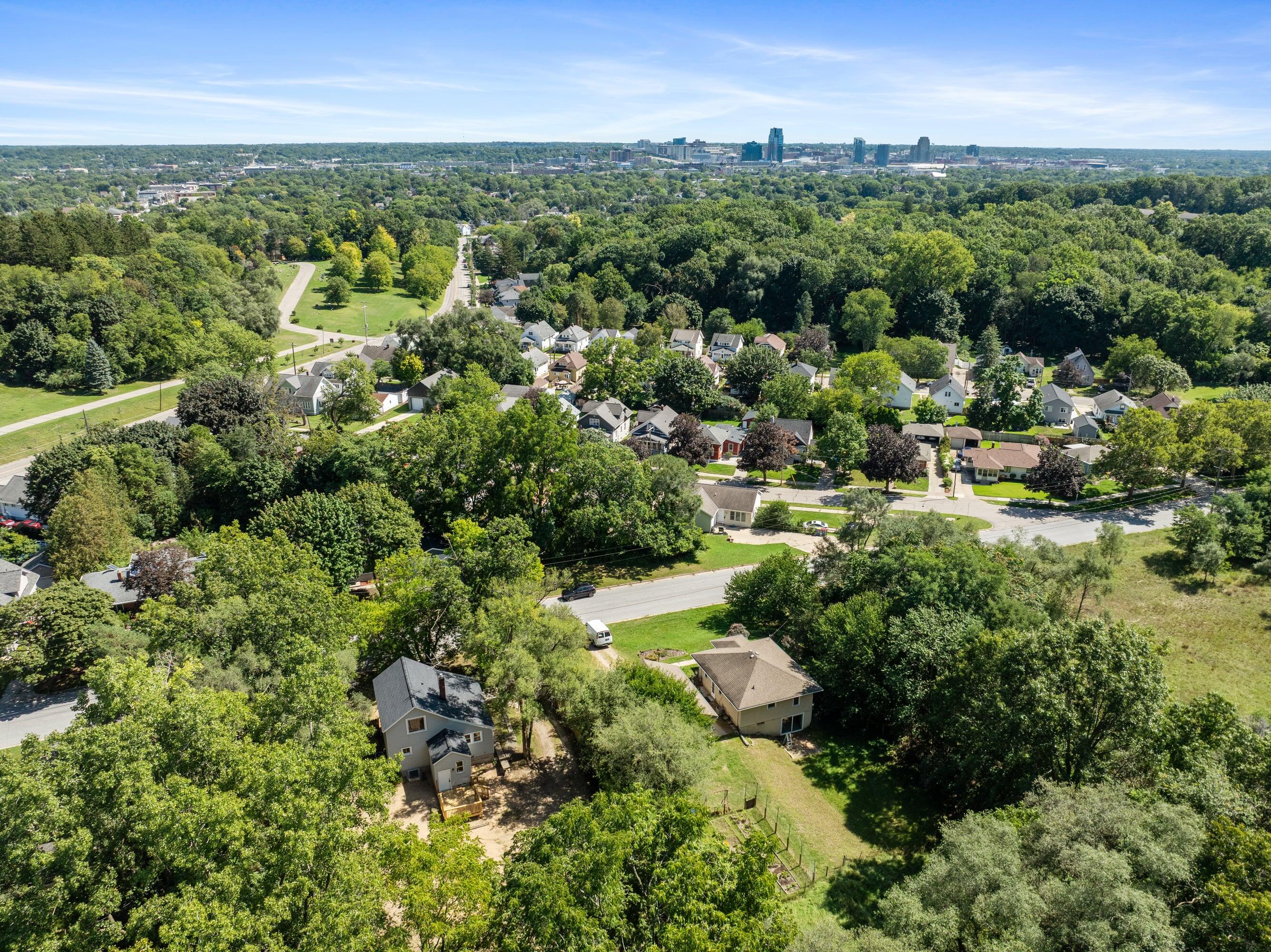 1071 Bristol Avenue NW Grand Rapids MI 49504