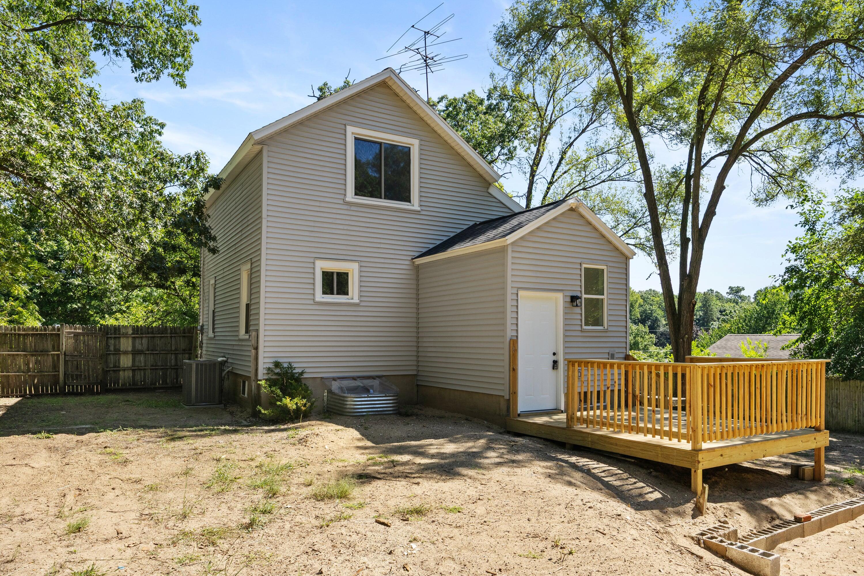 1071 Bristol Avenue NW Grand Rapids MI 49504