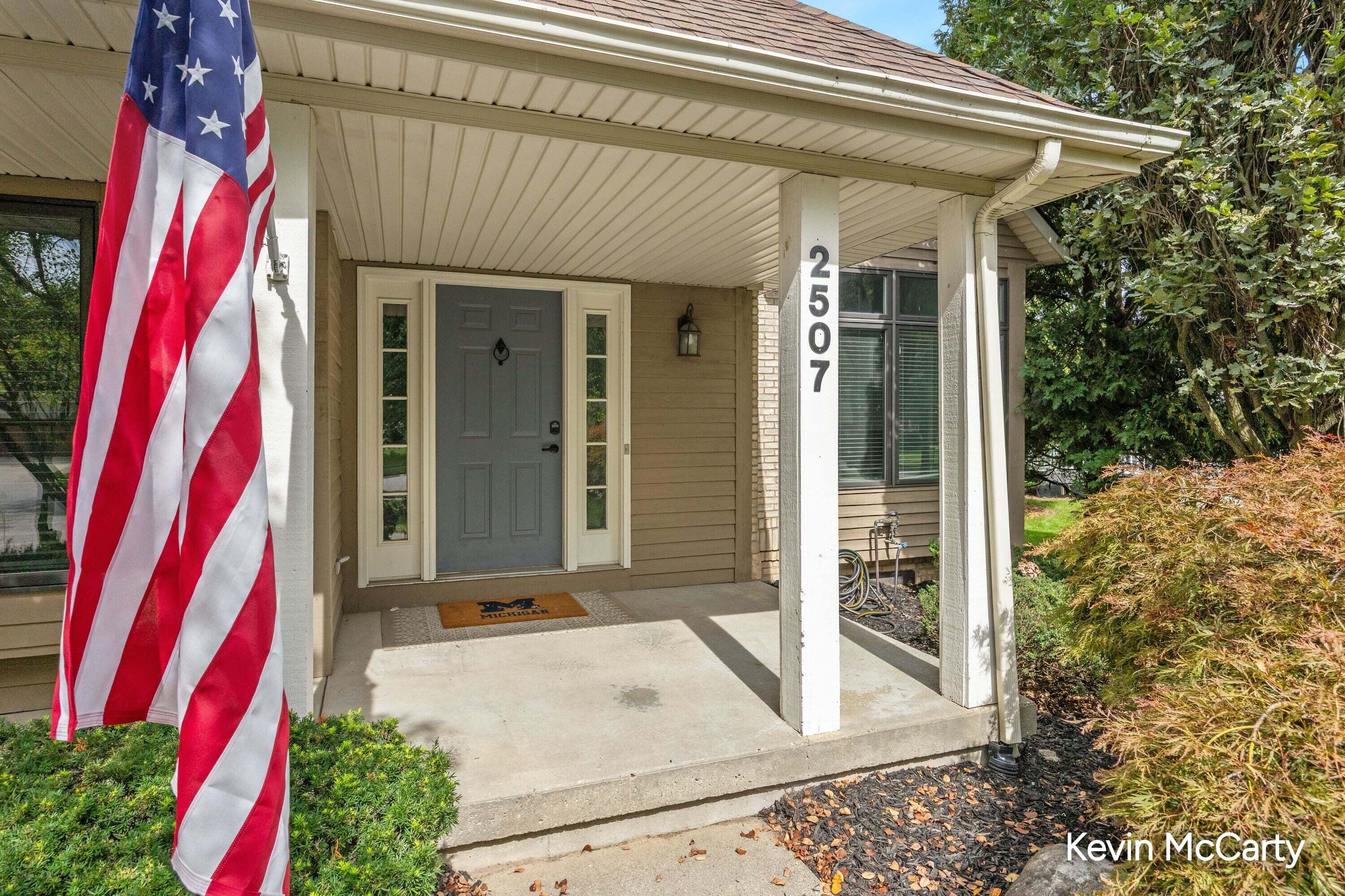 2507 Ridgecroft Avenue SE Grand Rapids MI 49546