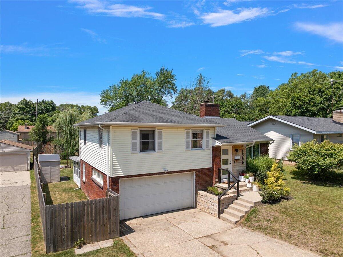 1555 Carlton Avenue NE Grand Rapids MI 49505