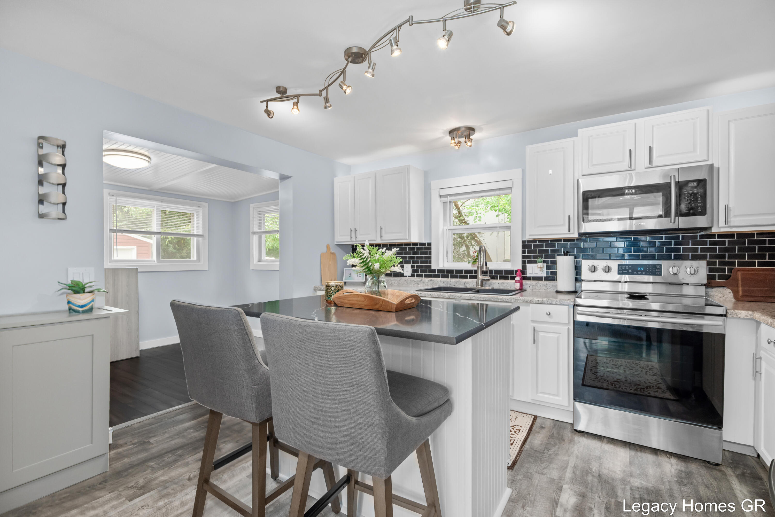 1042 Patton Avenue NW Grand Rapids MI 49504