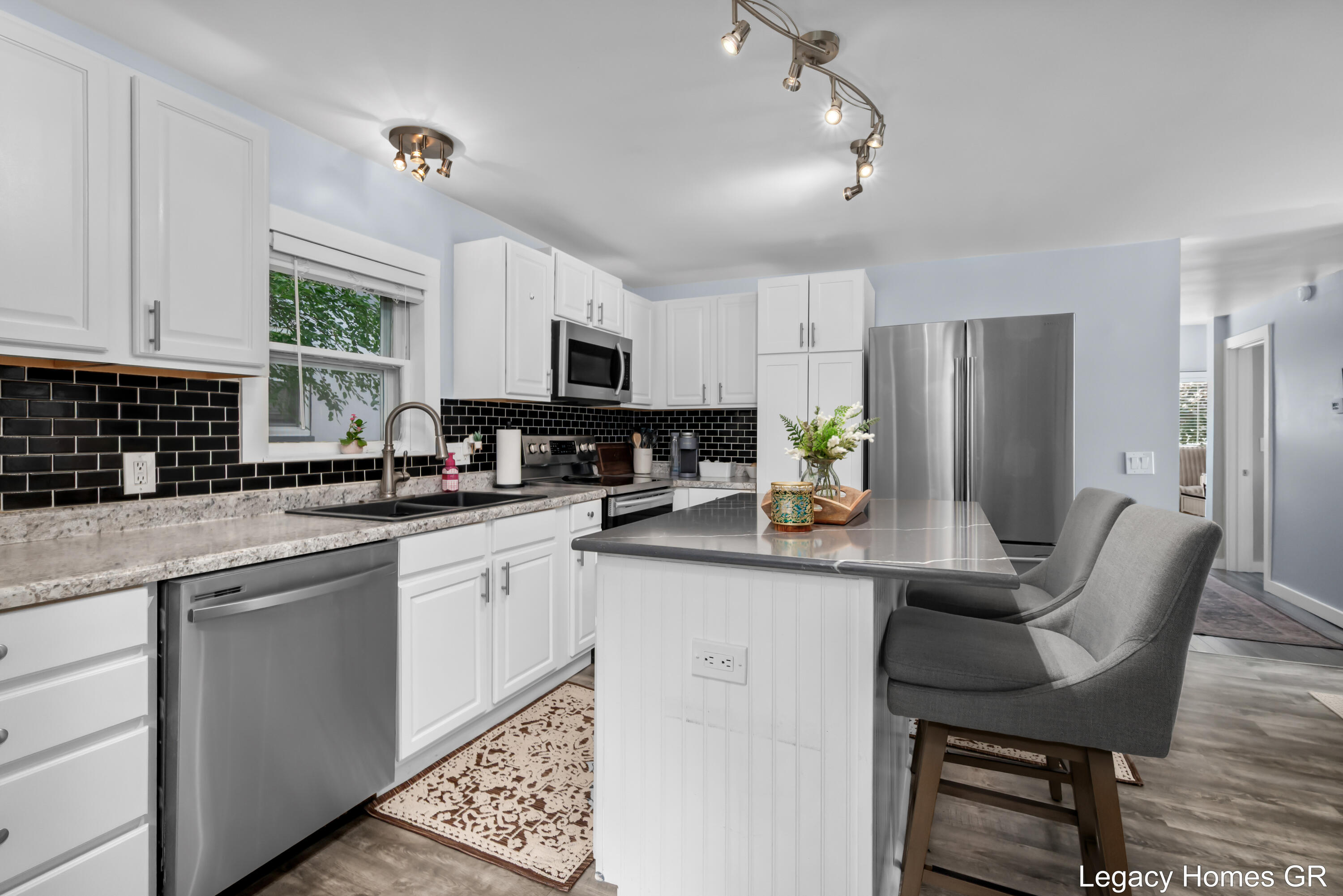 1042 Patton Avenue NW Grand Rapids MI 49504