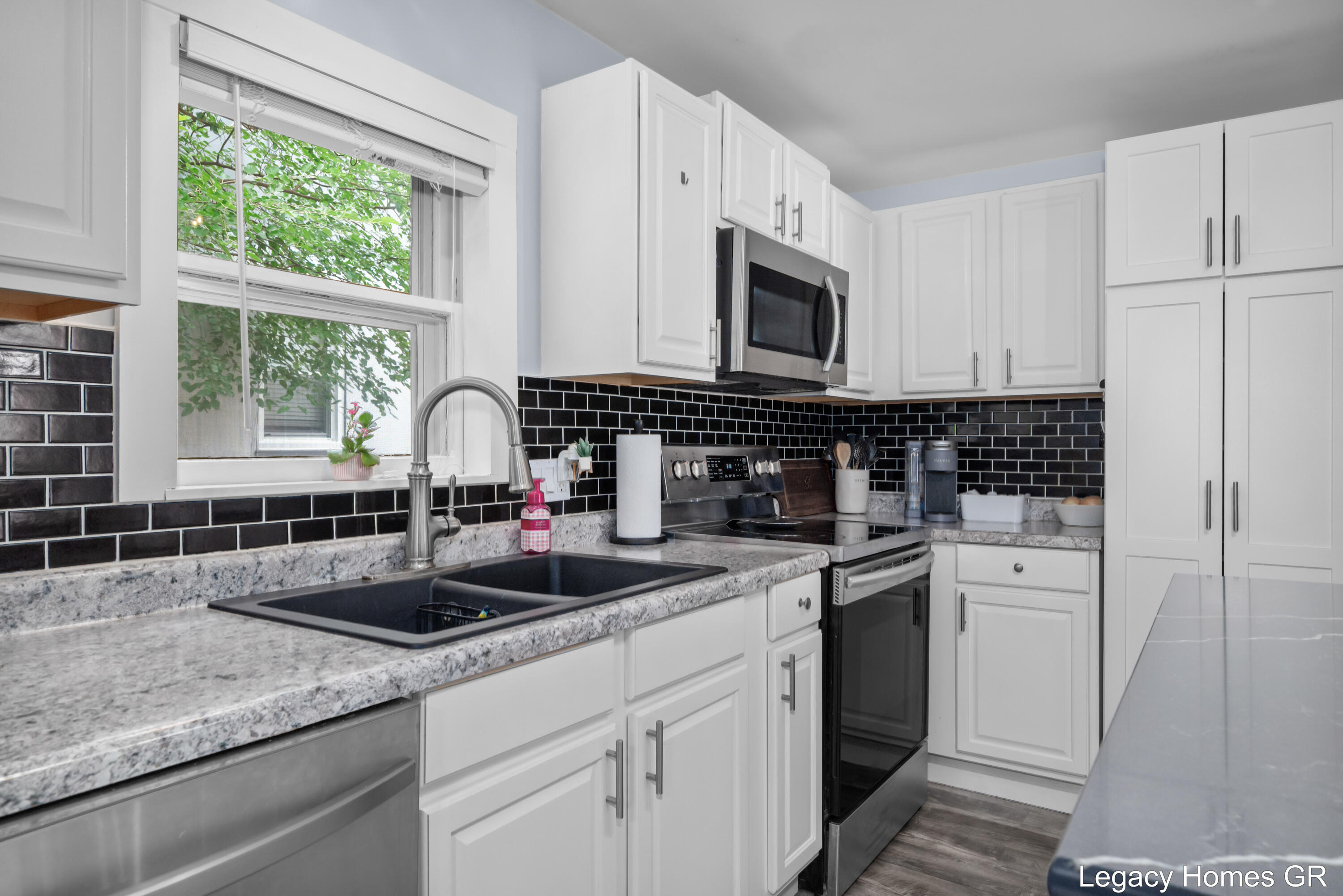 1042 Patton Avenue NW Grand Rapids MI 49504