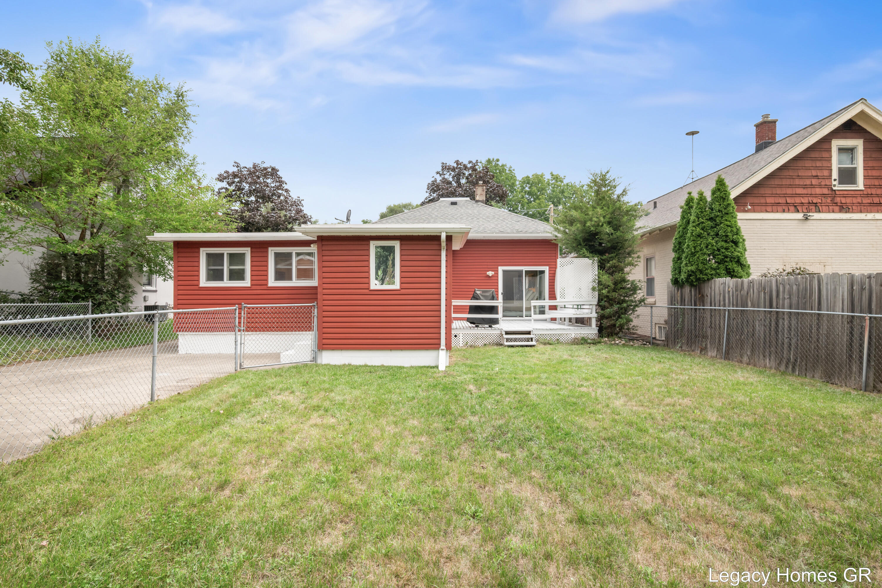 1042 Patton Avenue NW Grand Rapids MI 49504