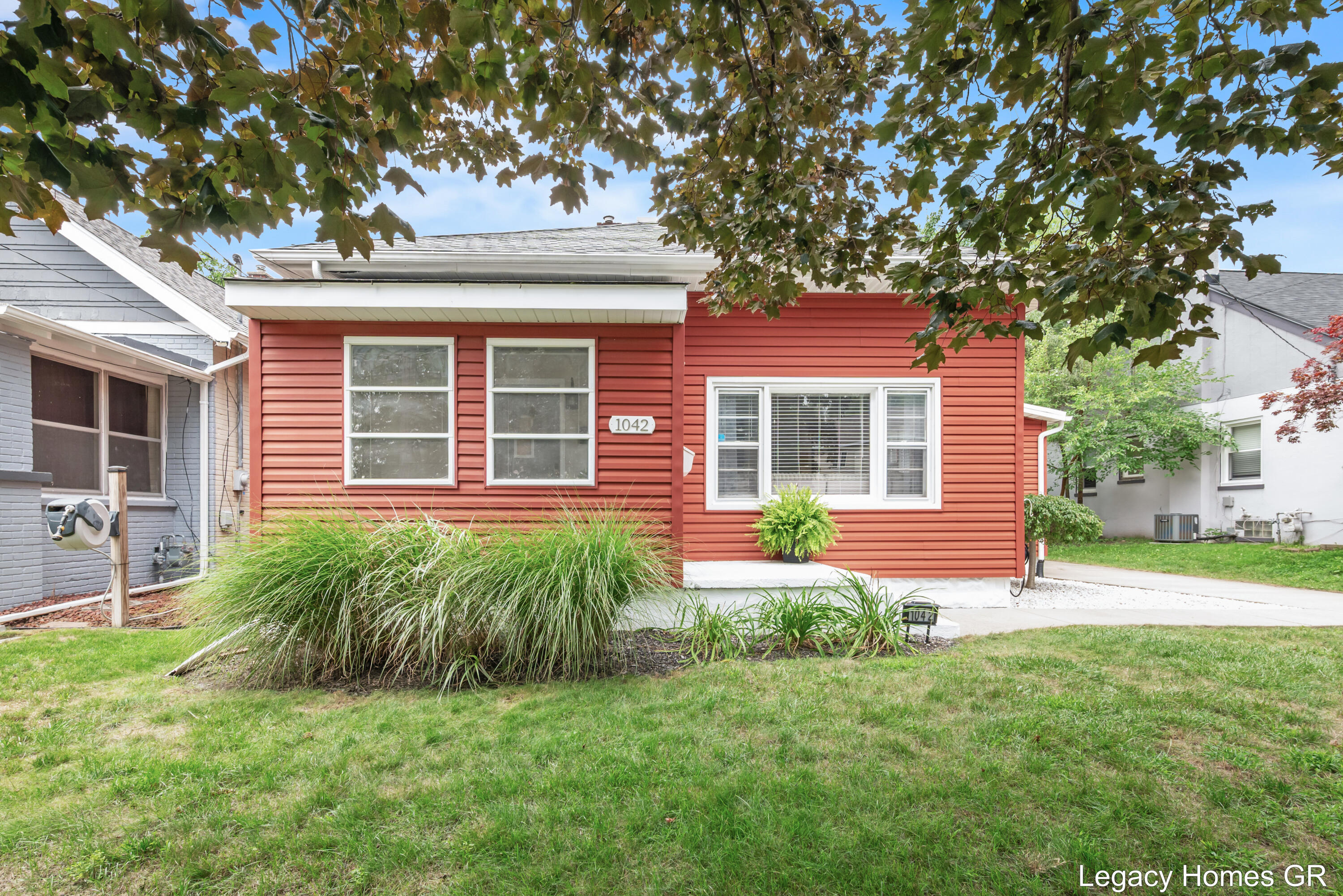 1042 Patton Avenue NW Grand Rapids MI 49504