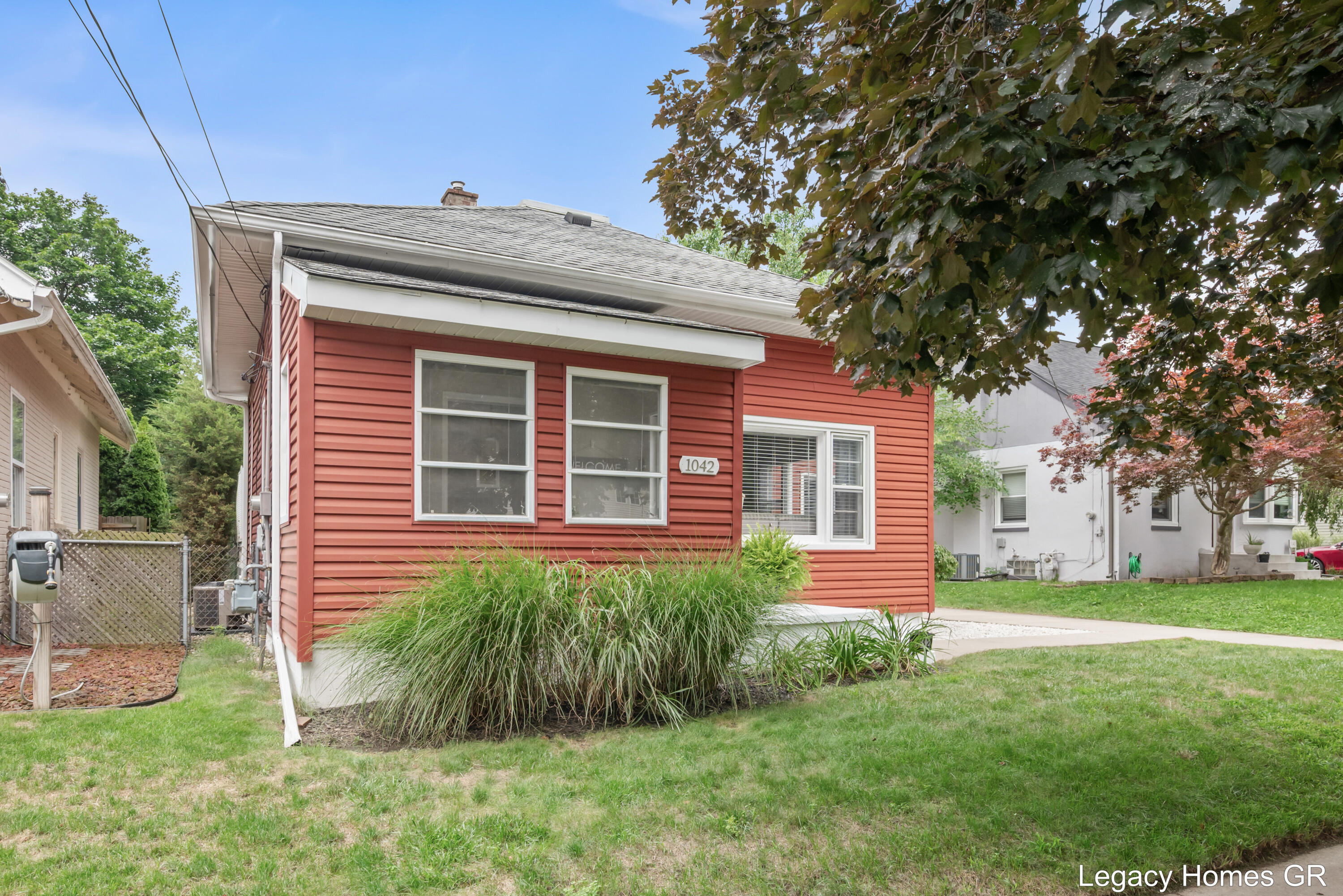 1042 Patton Avenue NW Grand Rapids MI 49504