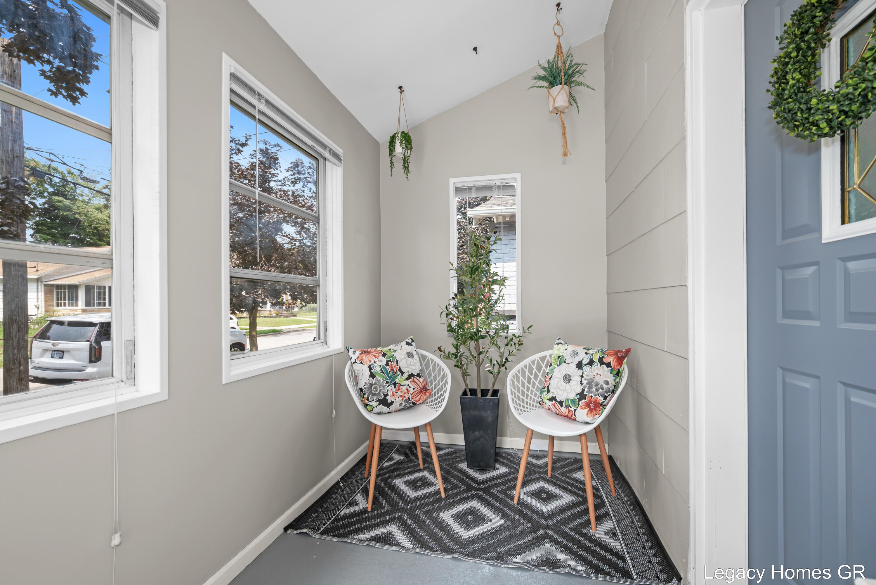 1042 Patton Avenue NW Grand Rapids MI 49504
