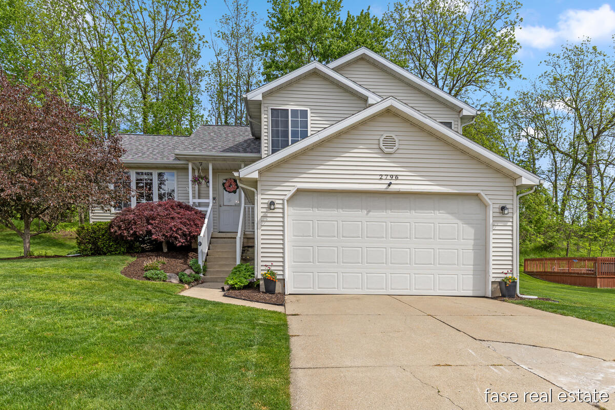 2796 Bryanwood Drive NW Grand Rapids MI 49544