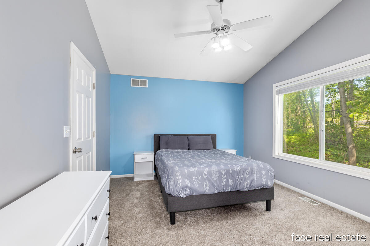 2796 Bryanwood Drive NW Grand Rapids MI 49544