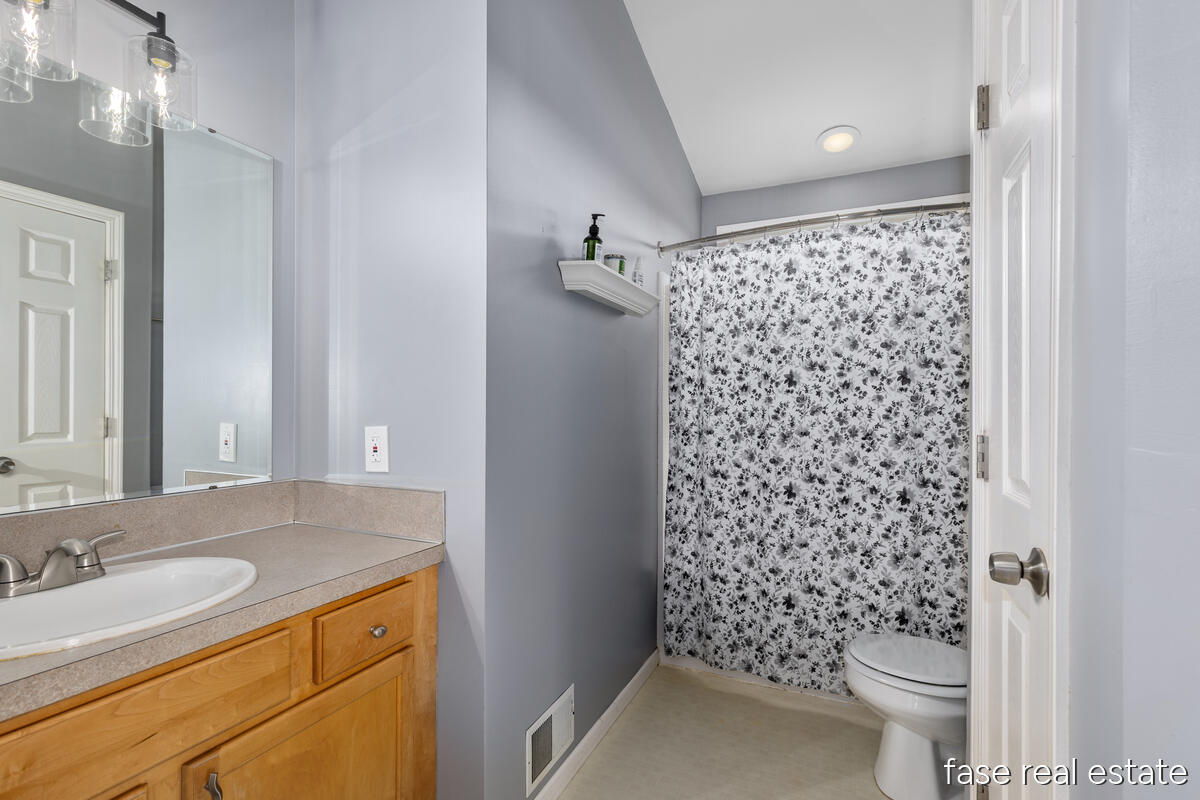2796 Bryanwood Drive NW Grand Rapids MI 49544