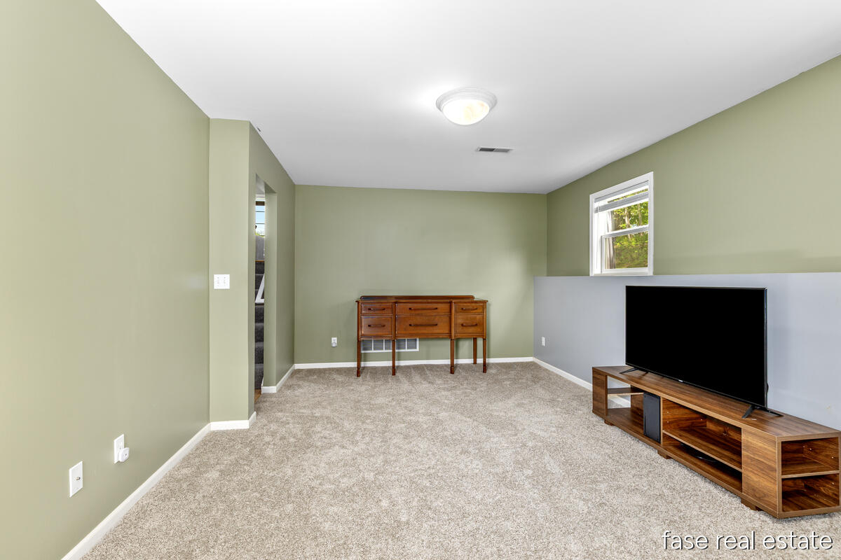 2796 Bryanwood Drive NW Grand Rapids MI 49544