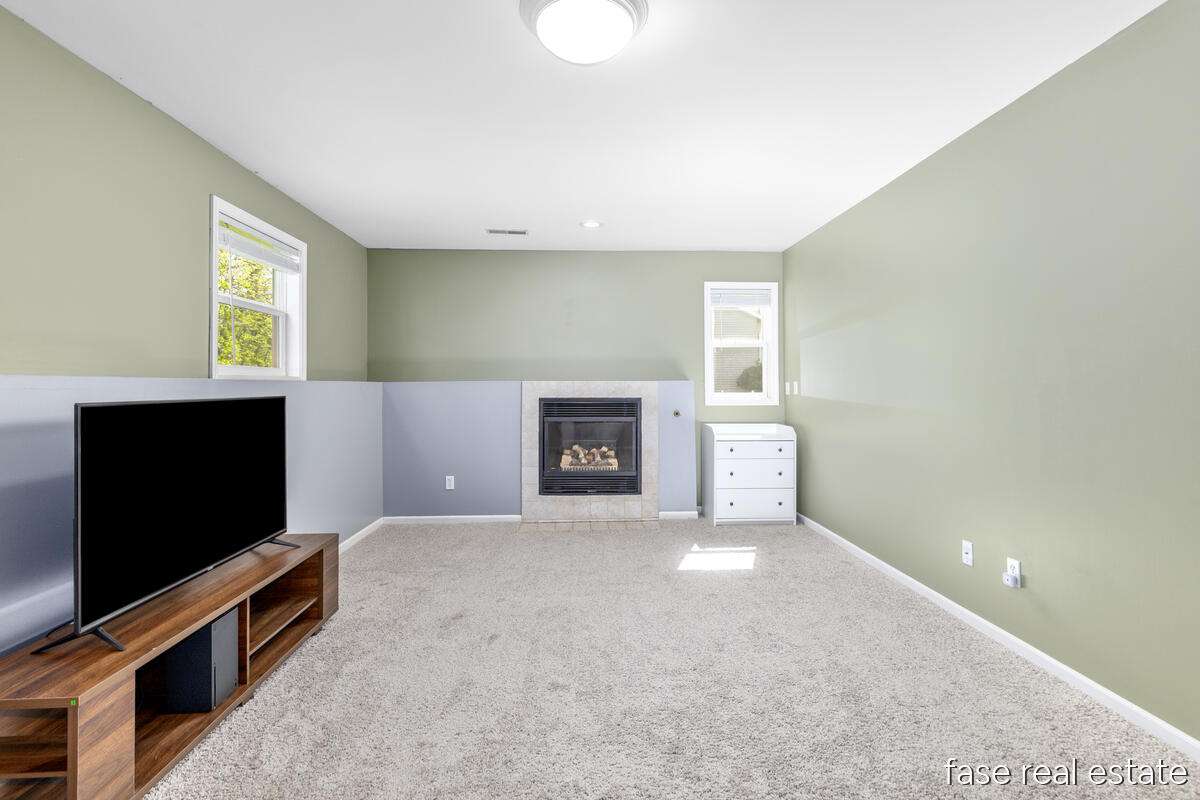 2796 Bryanwood Drive NW Grand Rapids MI 49544