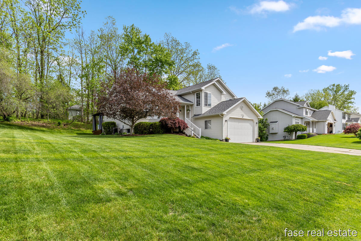 2796 Bryanwood Drive NW Grand Rapids MI 49544