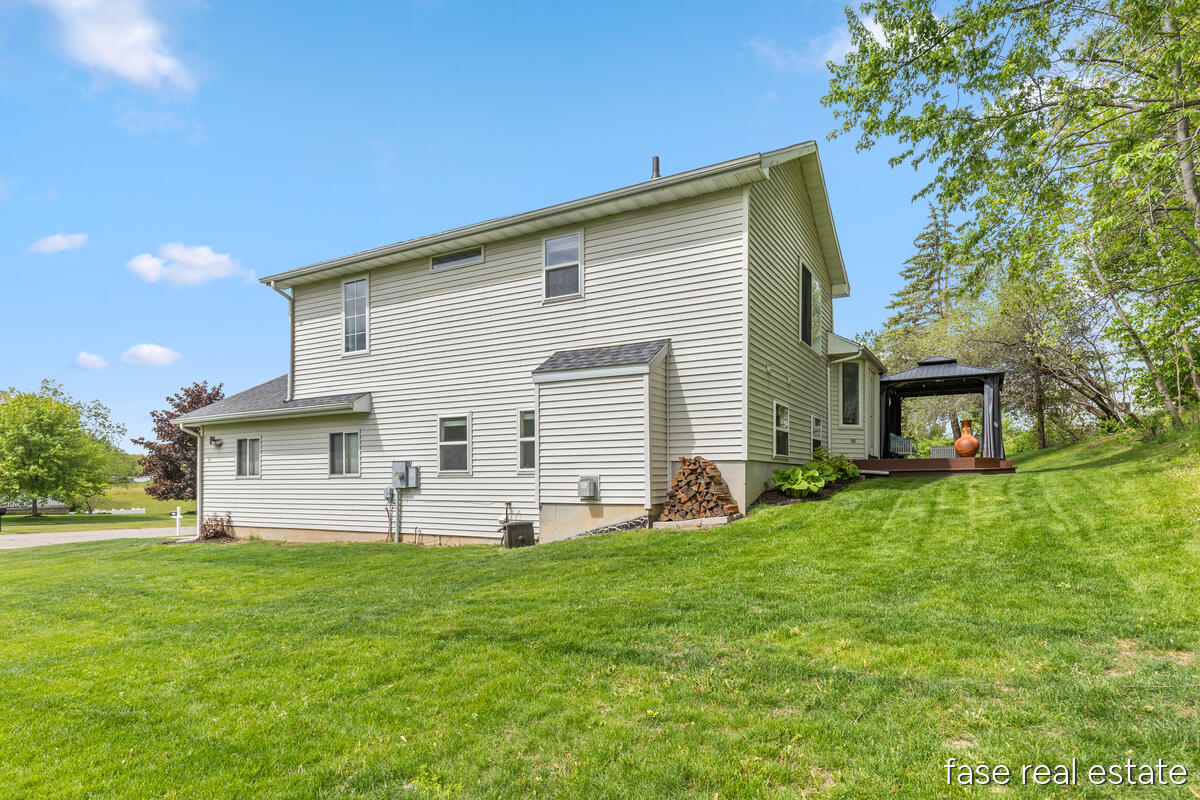 2796 Bryanwood Drive NW Grand Rapids MI 49544