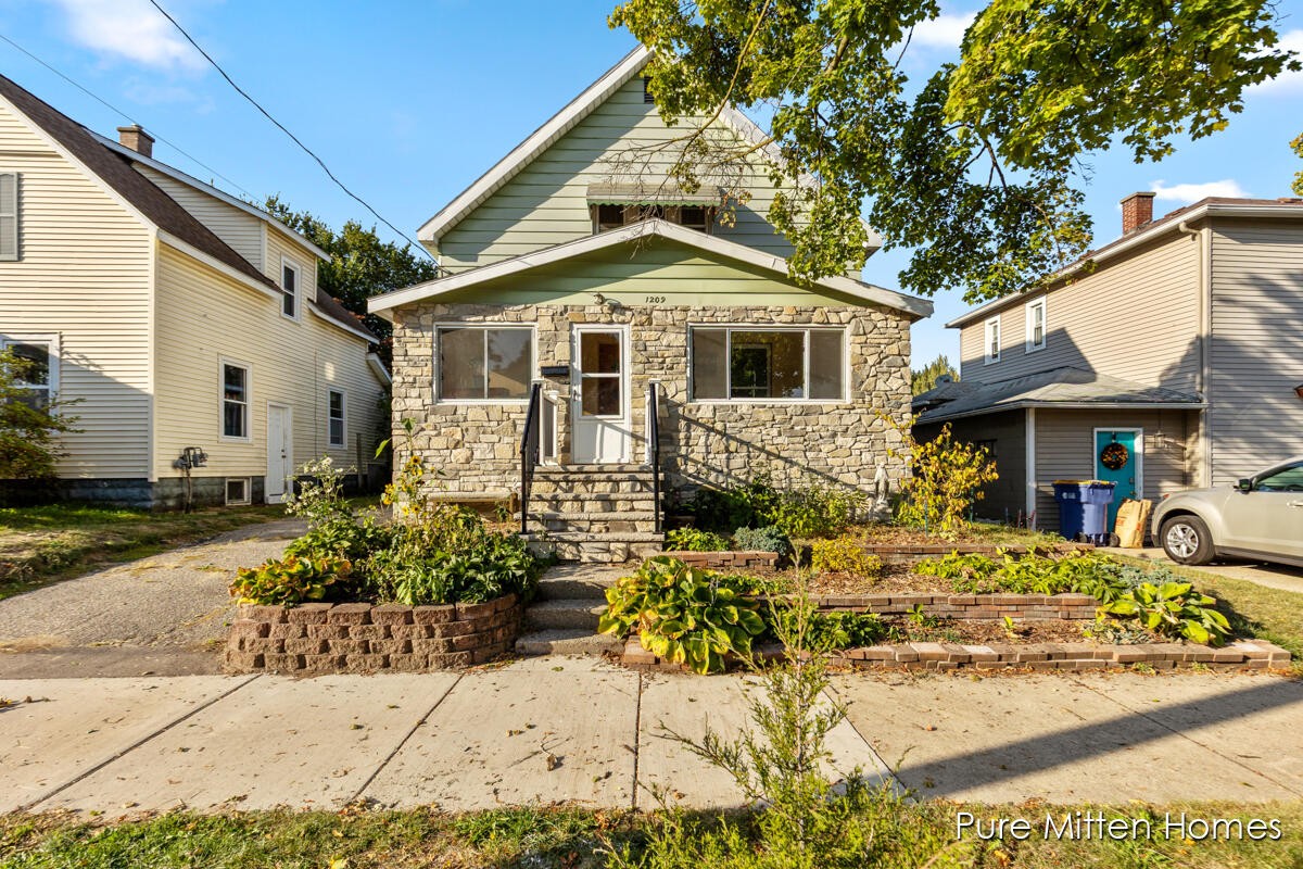 1209 California Street NW Grand Rapids MI 49504