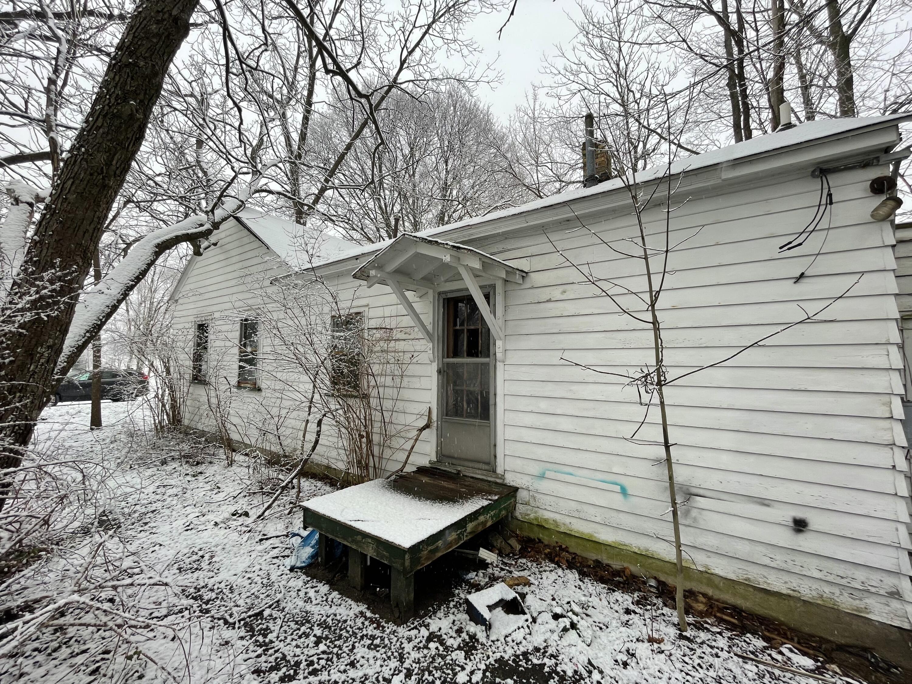 697 W Grand Avenue Muskegon MI 49441