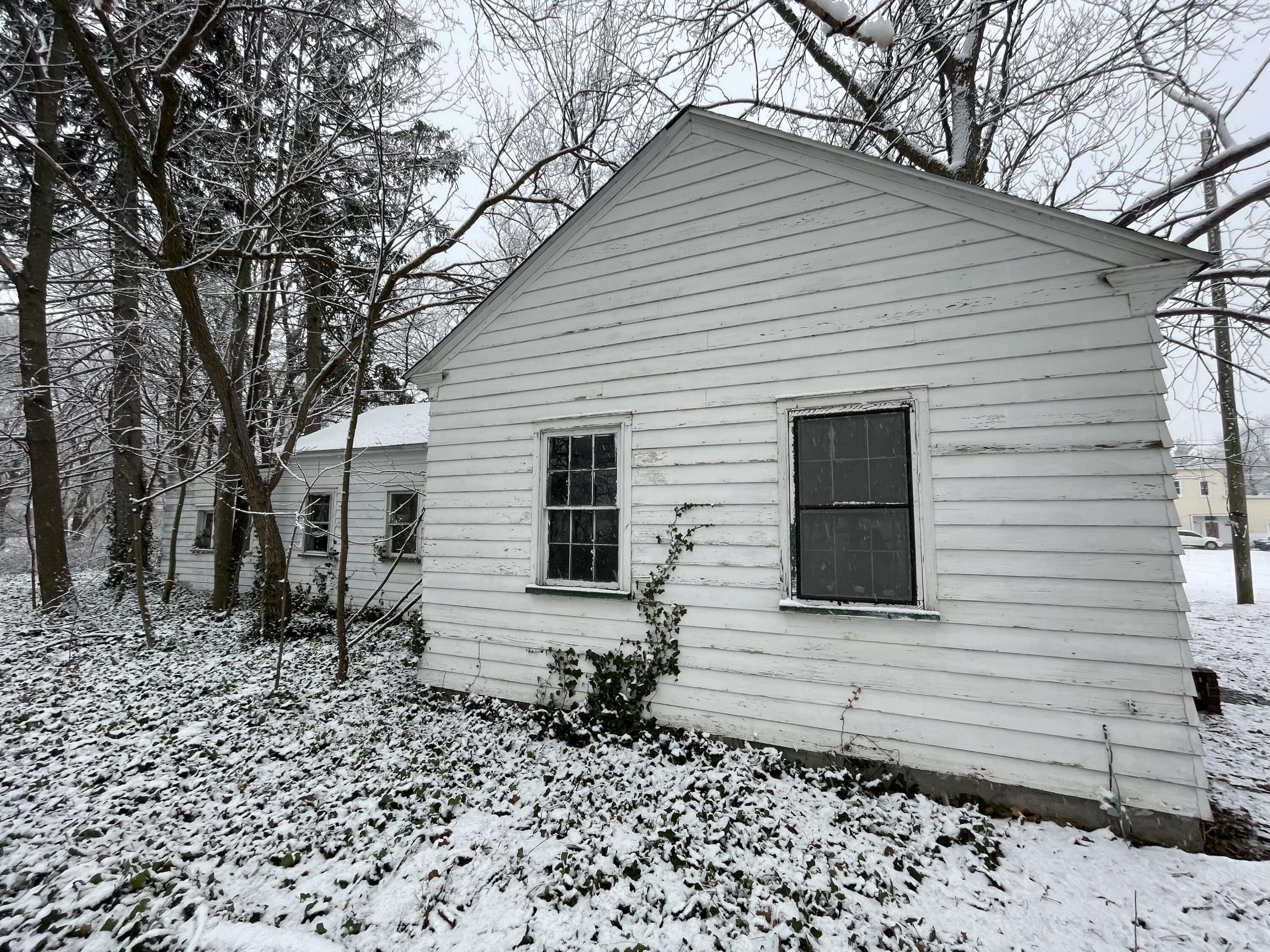 697 W Grand Avenue Muskegon MI 49441