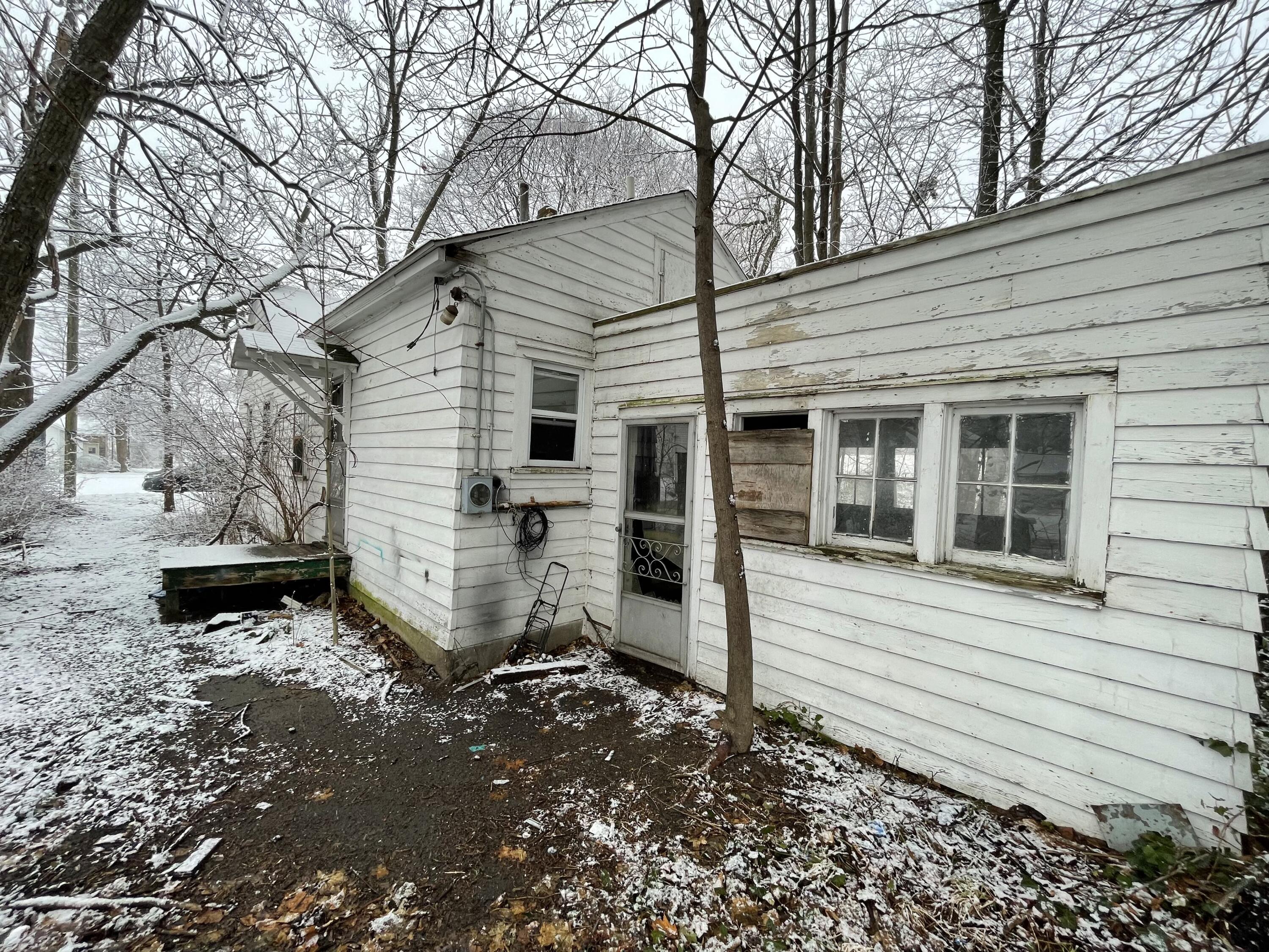 697 W Grand Avenue Muskegon MI 49441
