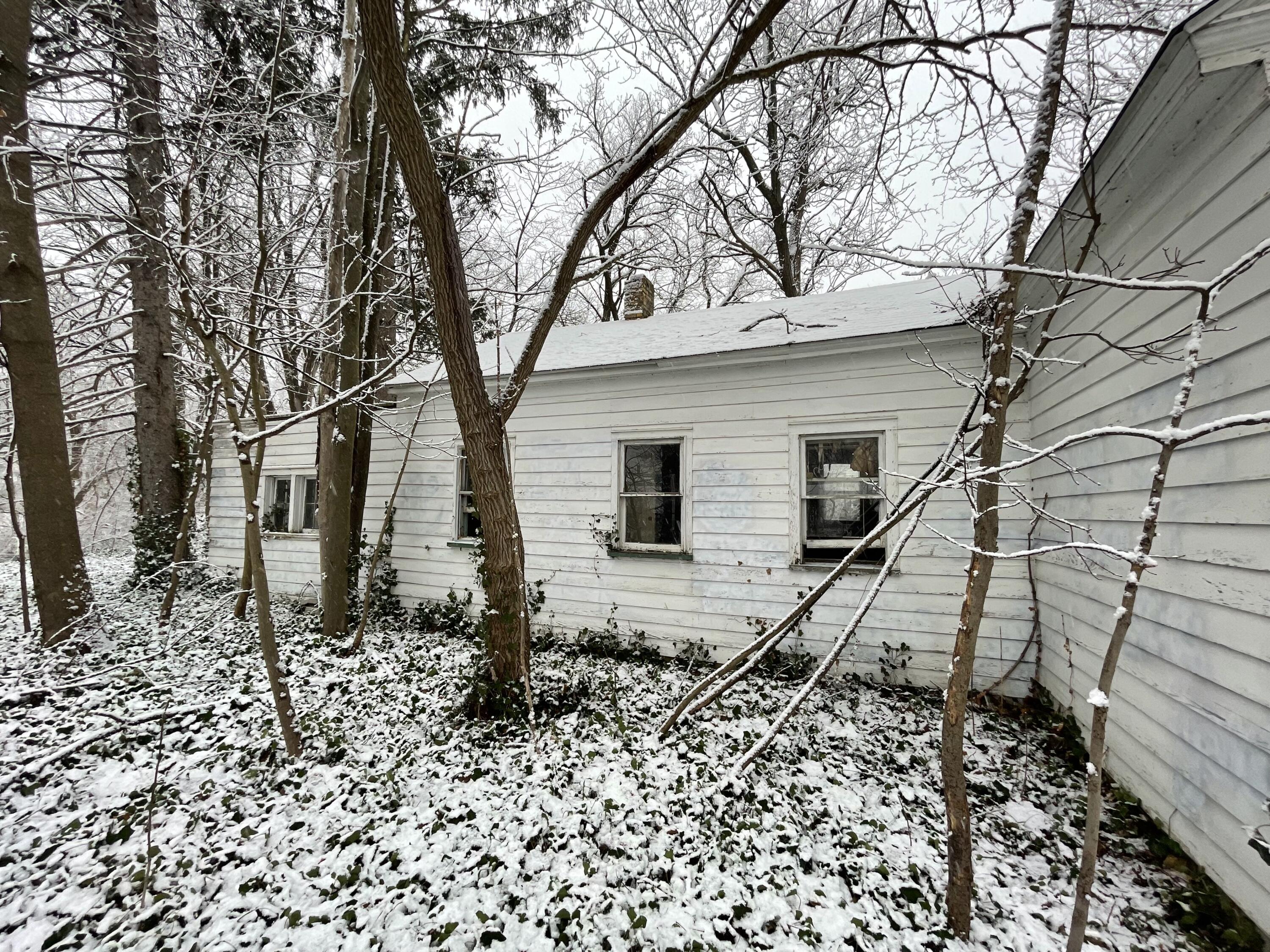 697 W Grand Avenue Muskegon MI 49441