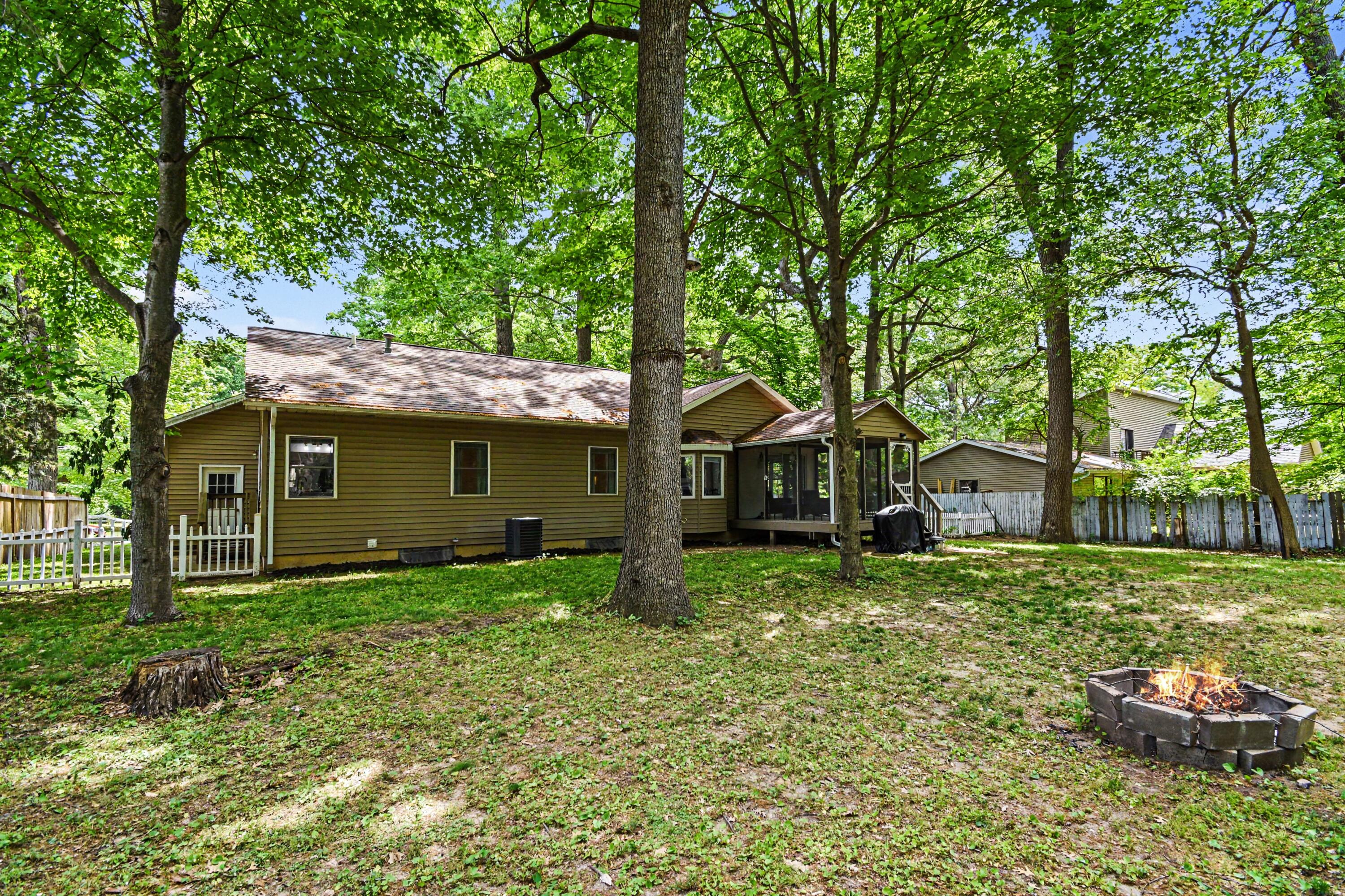 14275 Shiawassee Drive Grand Haven MI 49417