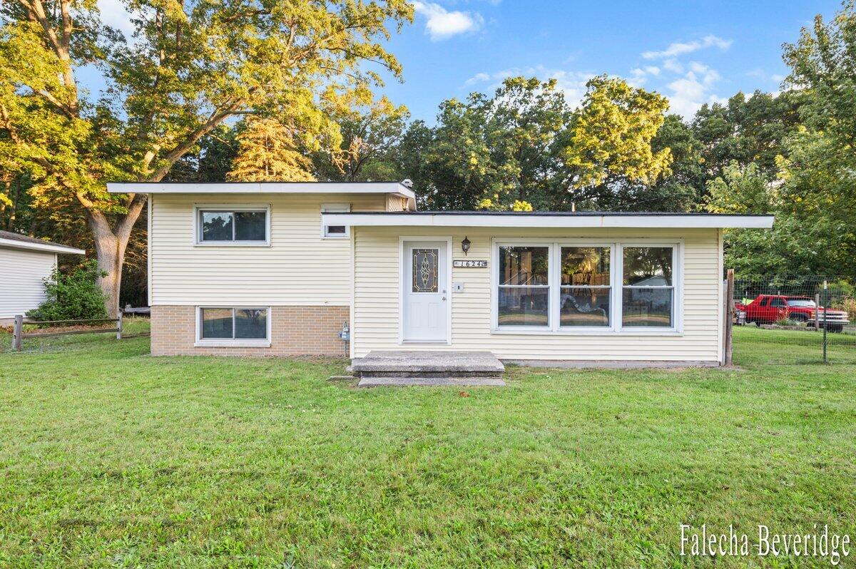 1624 W Giles Road Muskegon MI 49445