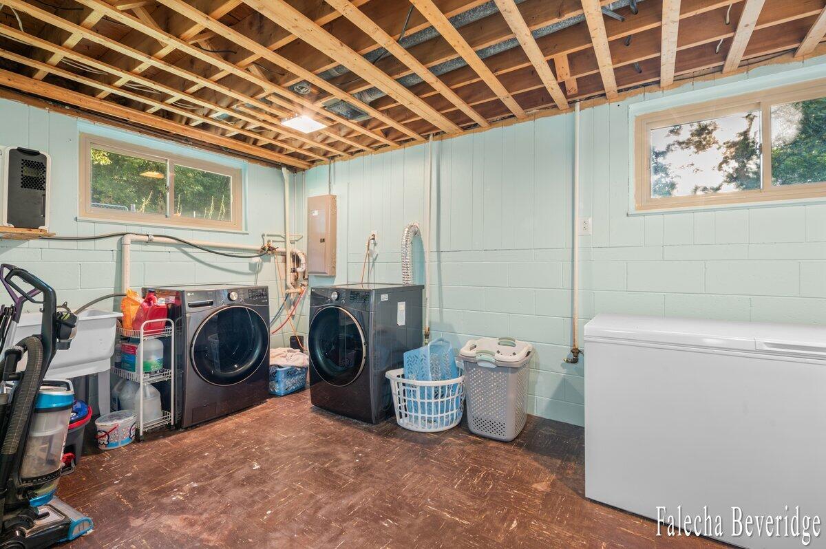 1624 W Giles Road Muskegon MI 49445