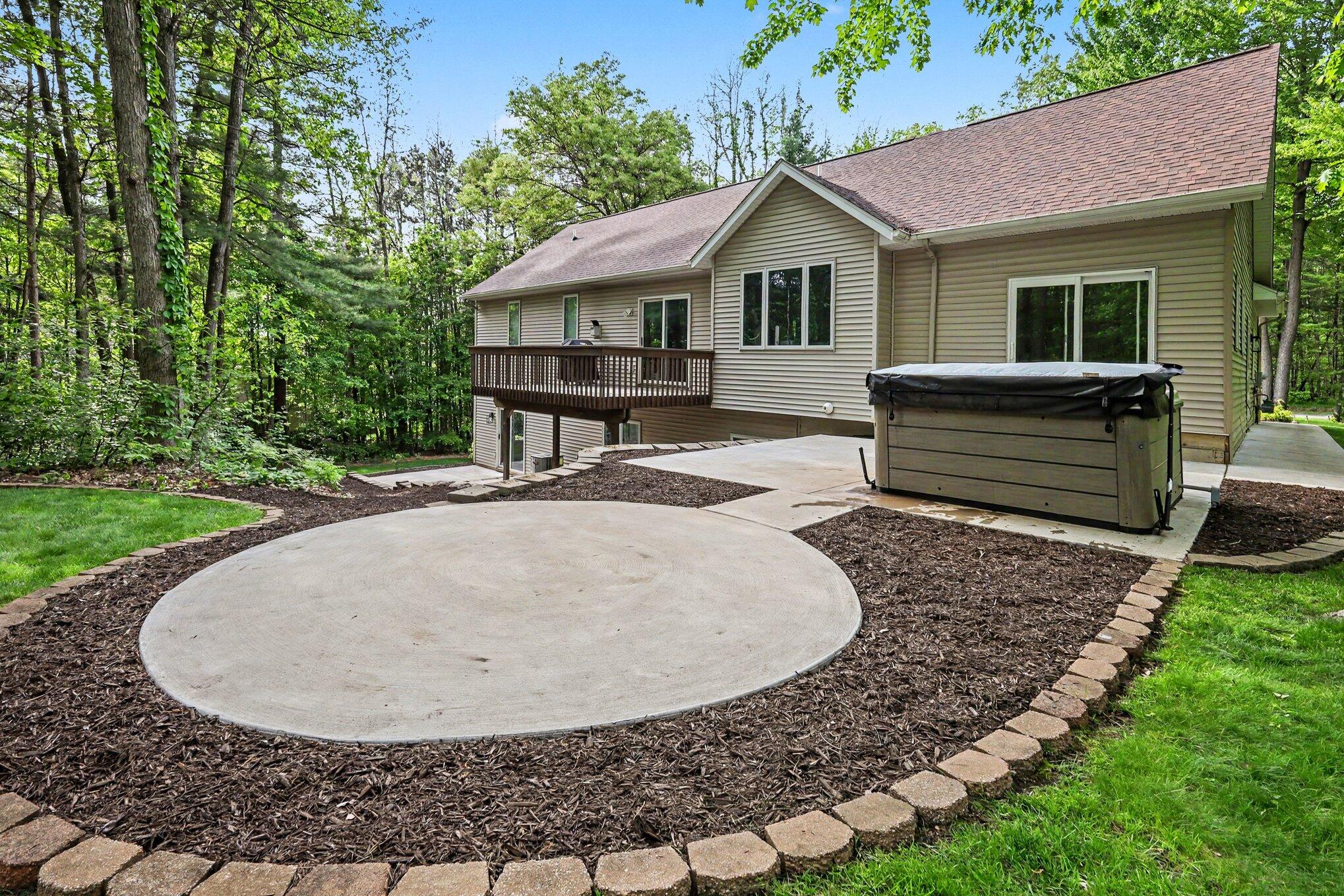 5224 Bonasa Drive NE Rockford MI 49341