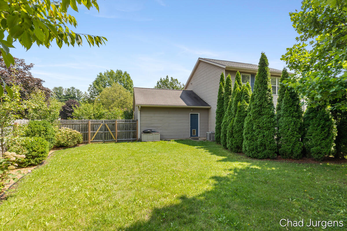 235 Olivia Court NW Grand Rapids MI 49504