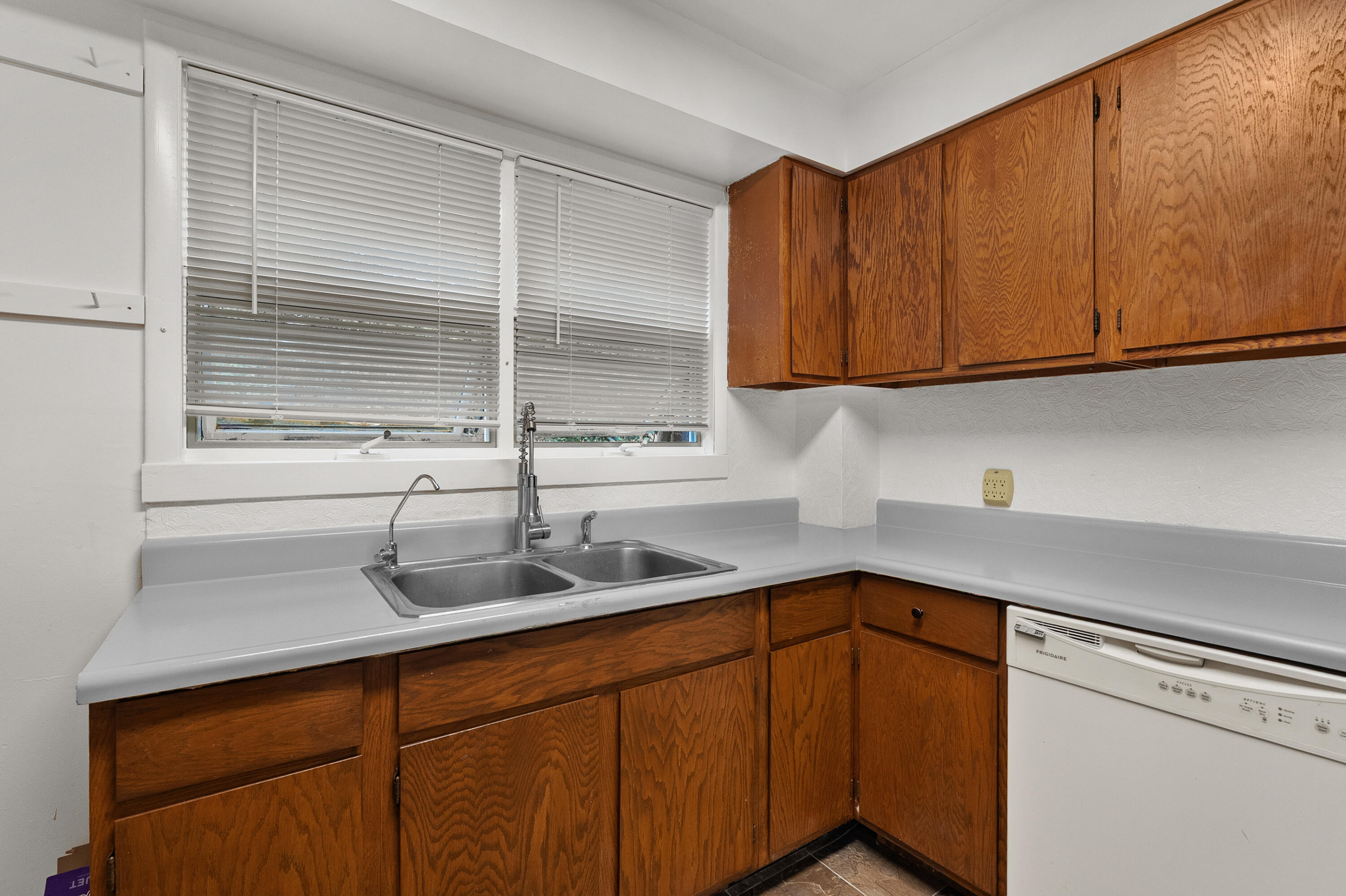 570 Harway Avenue Kalamazoo MI 49048