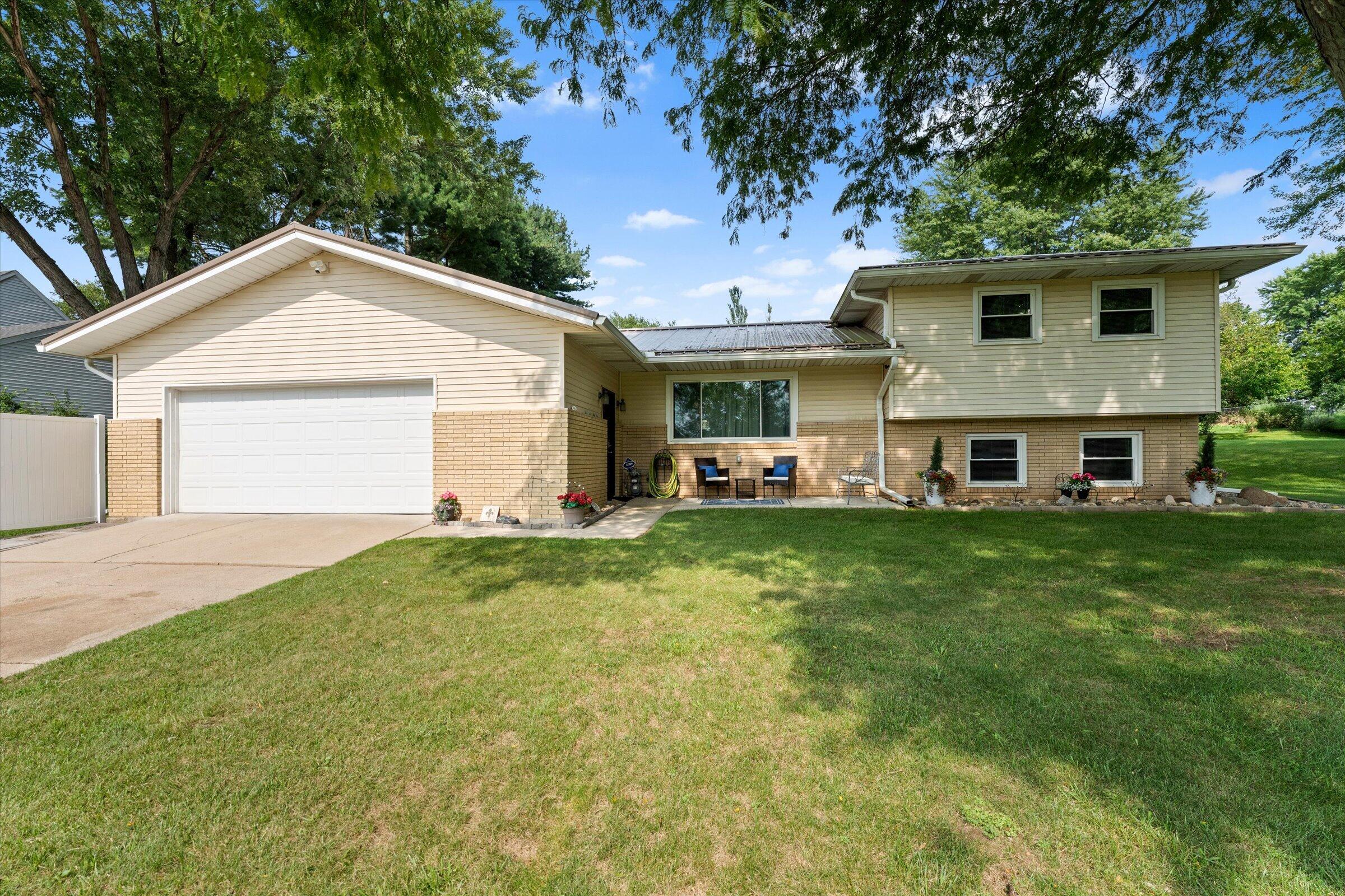 69601 Christiann Creek Drive Edwardsburg MI 49112