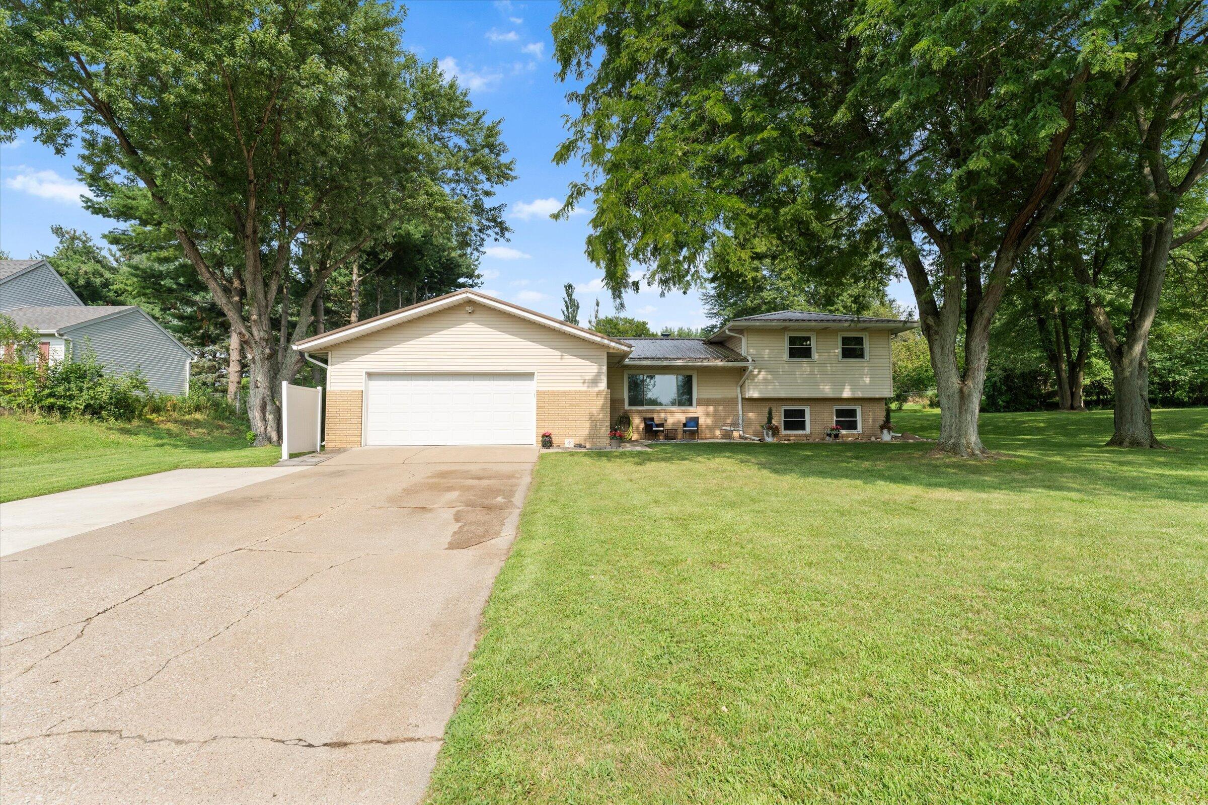69601 Christiann Creek Drive Edwardsburg MI 49112