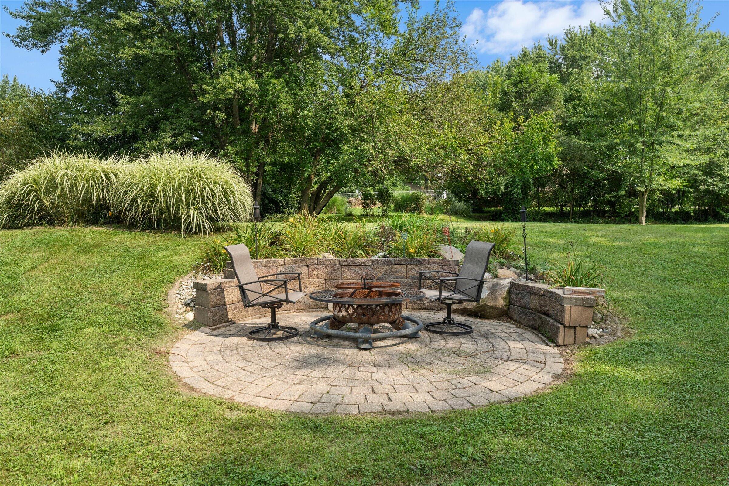 69601 Christiann Creek Drive Edwardsburg MI 49112