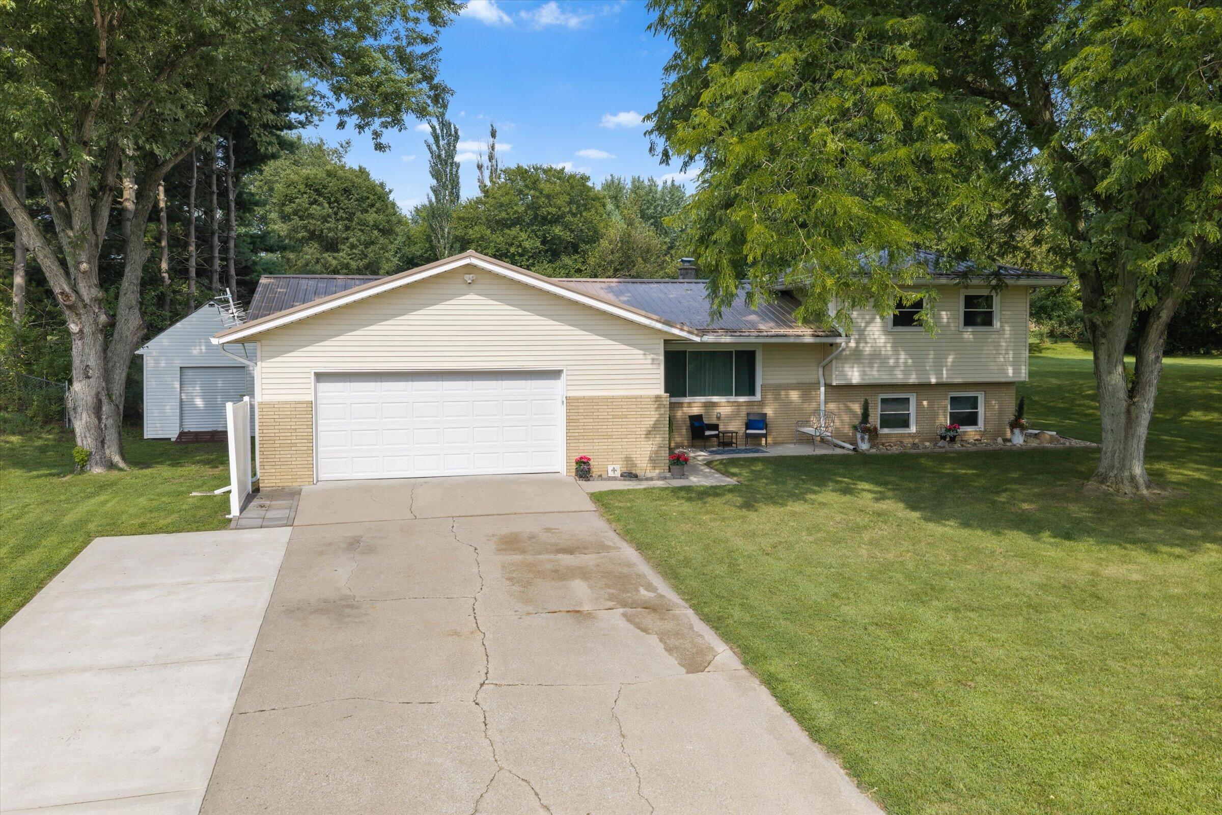 69601 Christiann Creek Drive Edwardsburg MI 49112