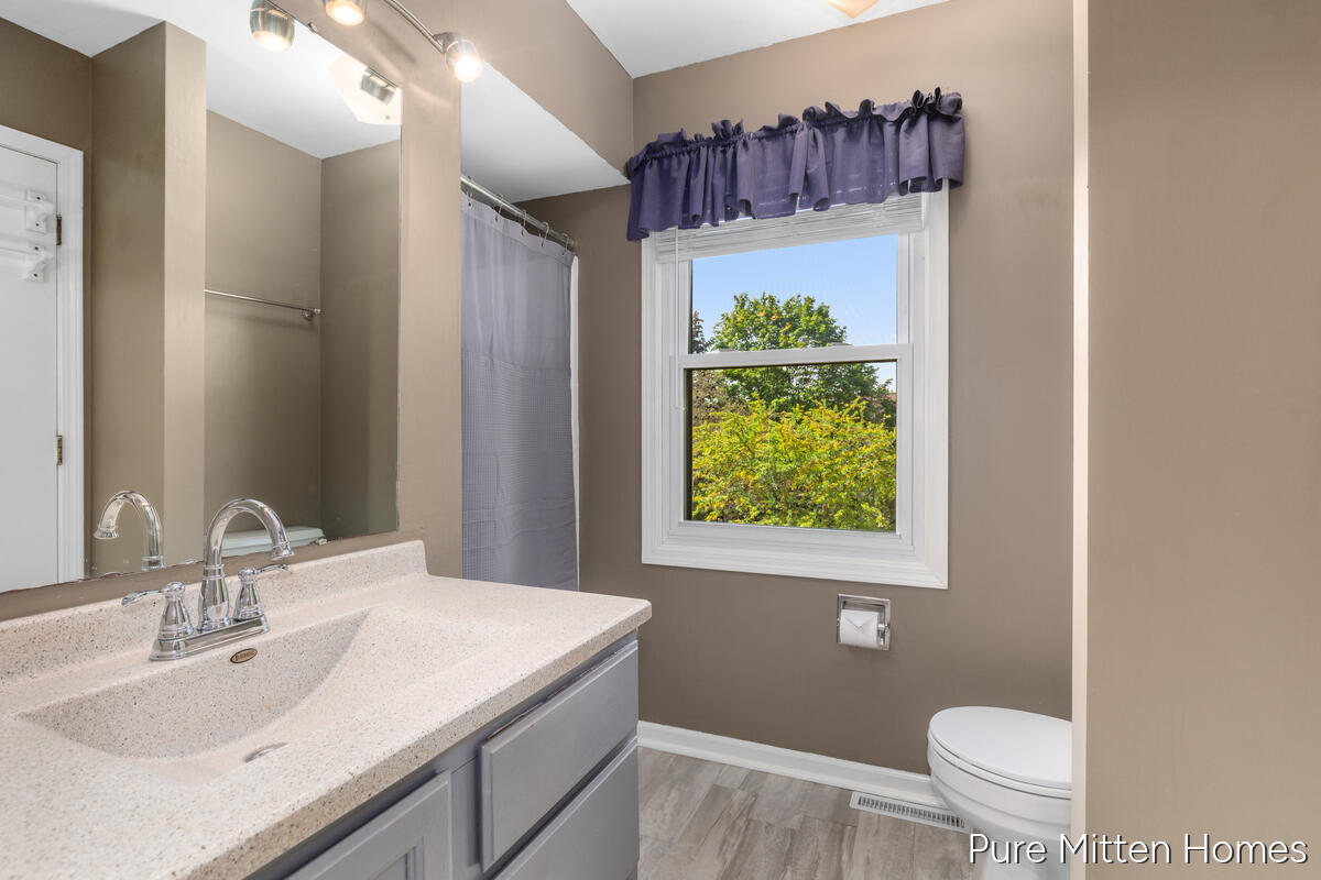 2047 Wolfboro Drive SE Grand Rapids MI 49508