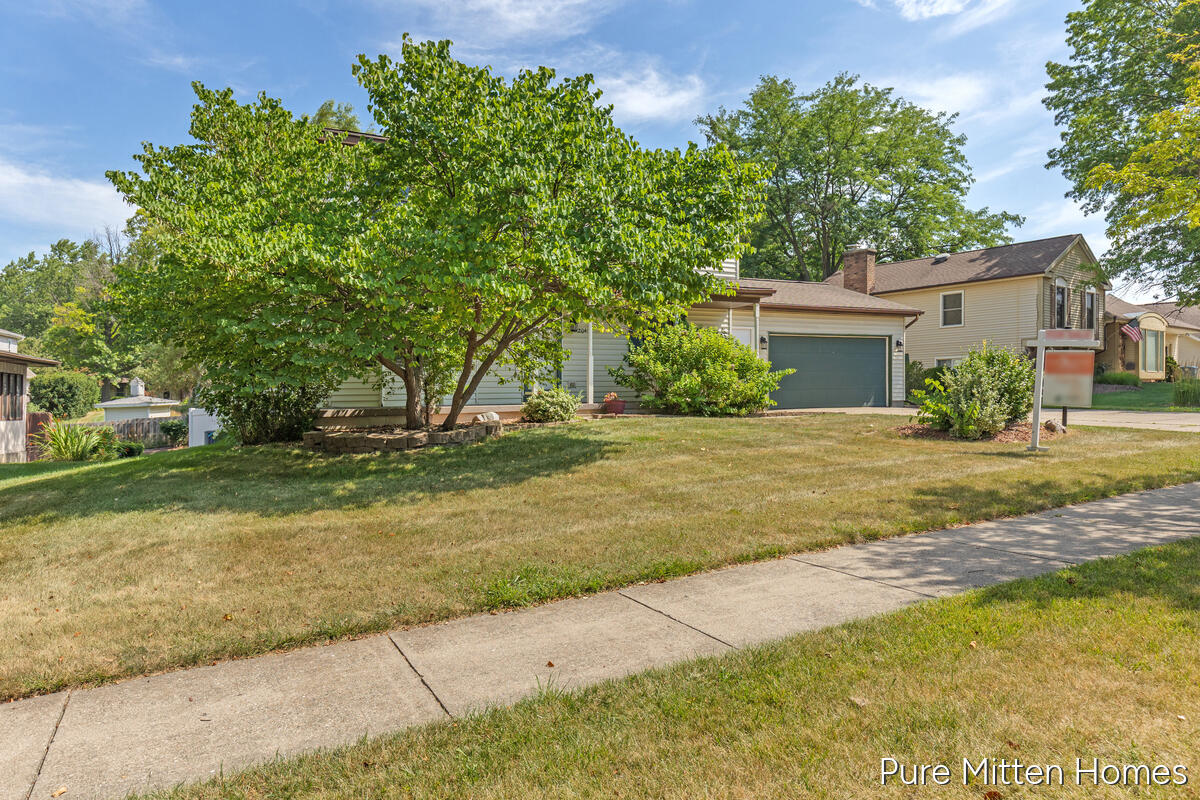 2047 Wolfboro Drive SE Grand Rapids MI 49508