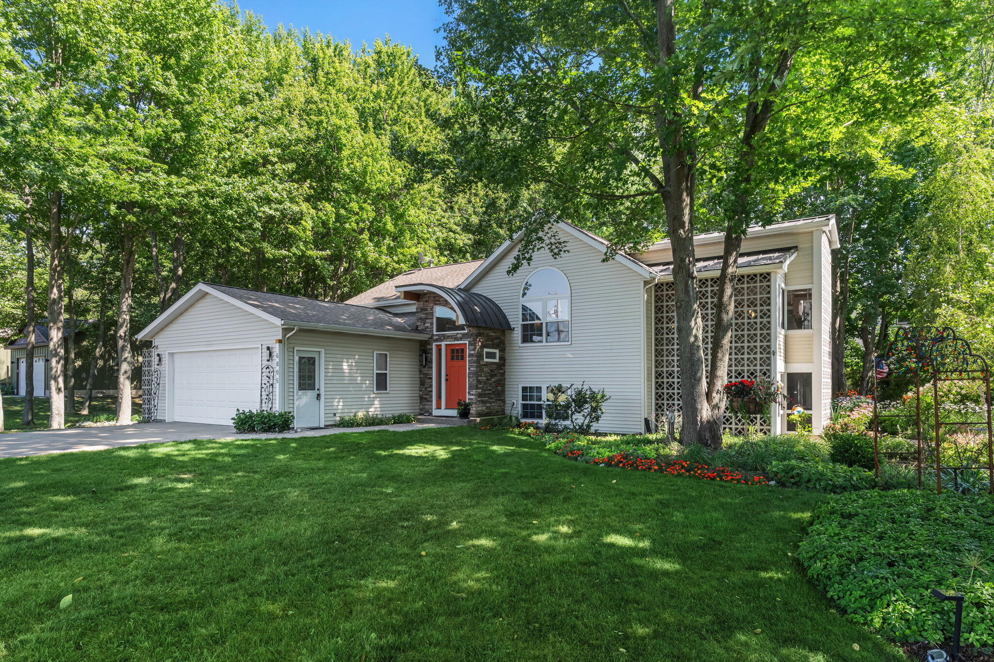 6806 Wiley Road Douglas MI 49406